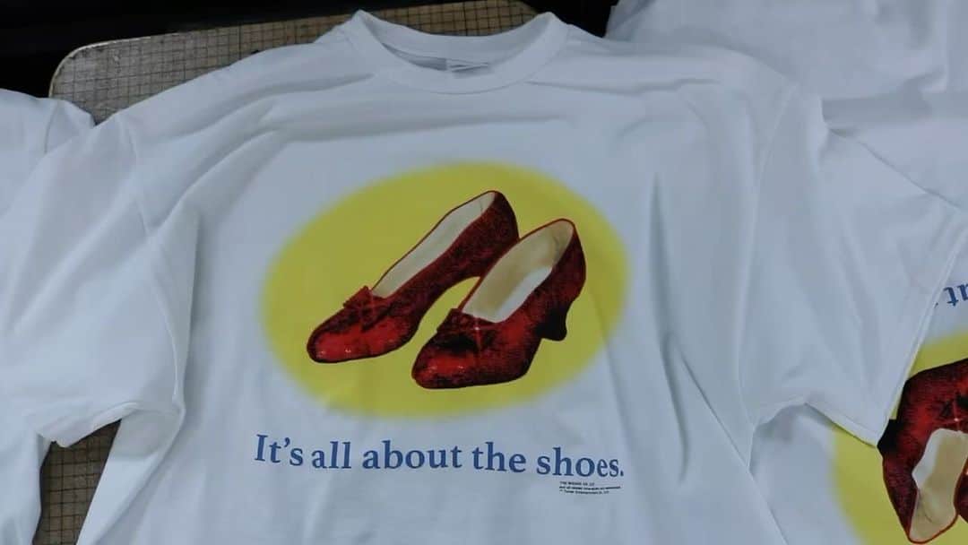 ジャクソンマティスのインスタグラム：「. 👠3店舗限定発売&限定100枚👠 📹Print Making📹  明日20日/木曜日🕚👠✨  #BIGTHX📹🙇🏻‍♂️🙏🏻 @denchanman」