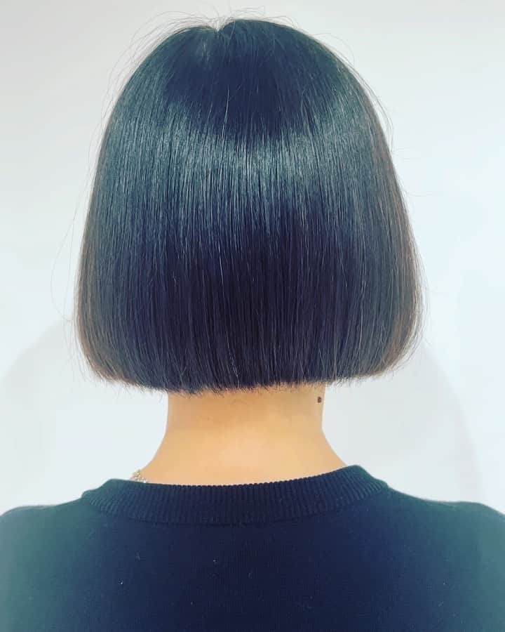 ハシモトタカヒロのインスタグラム：「THE BOB, ブラントカット。#bluntcut #haircut #bob #denmanbrush」