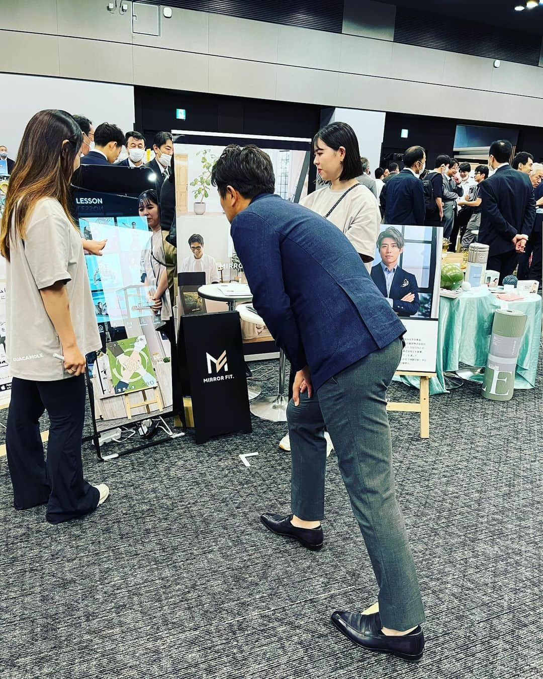 高橋由伸さんのインスタグラム写真 - (高橋由伸Instagram)「知人の会社の展示会にお邪魔したら、ヤスに会いました。一緒にプレーしていた頃が懐かしいです。 ゴルフをともにしたことがある黄皓さんの商品も展示されていました。  #片岡保幸 #ミラーフィット #富士器業」7月19日 20時55分 - yoshinobu24_official