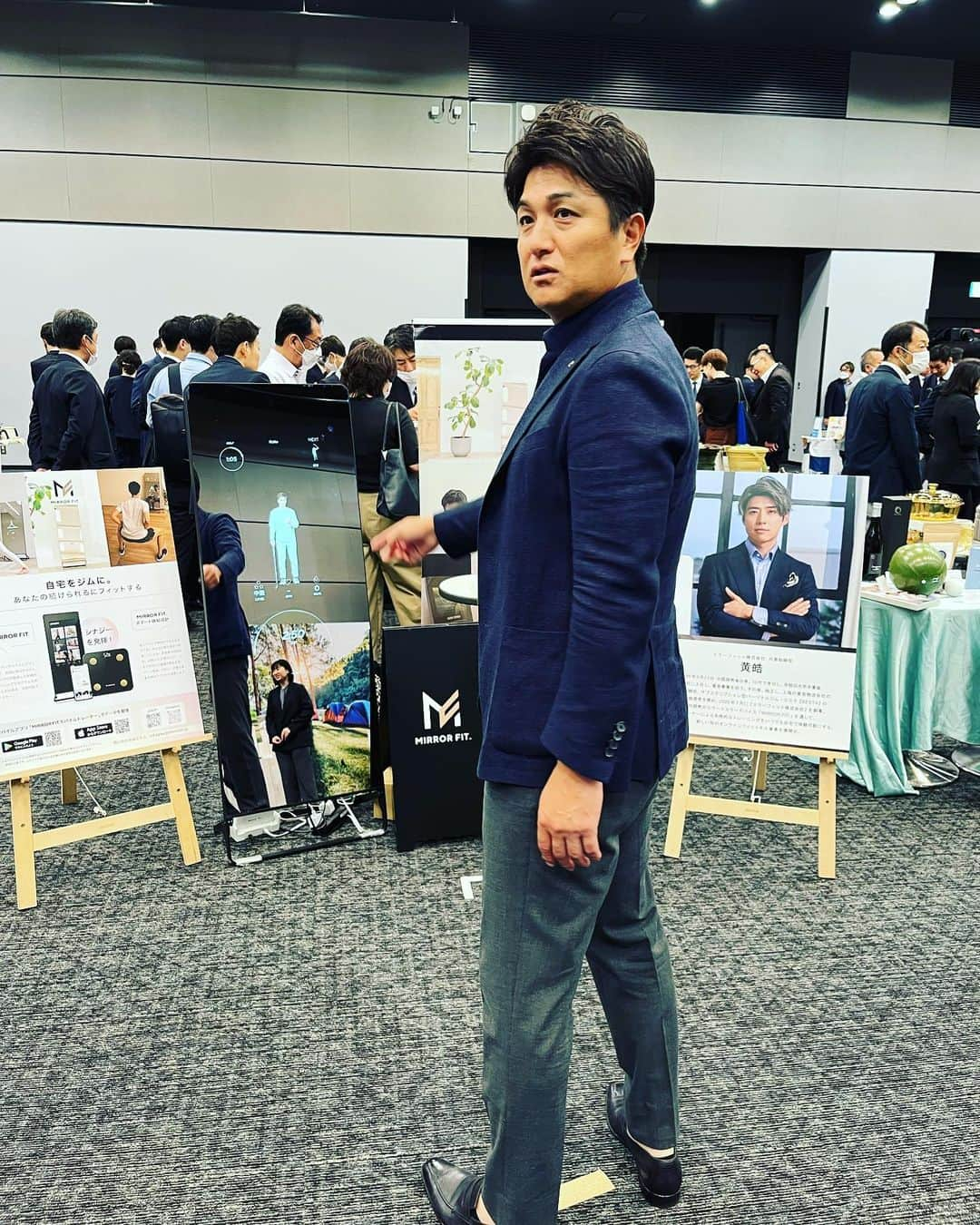 高橋由伸さんのインスタグラム写真 - (高橋由伸Instagram)「知人の会社の展示会にお邪魔したら、ヤスに会いました。一緒にプレーしていた頃が懐かしいです。 ゴルフをともにしたことがある黄皓さんの商品も展示されていました。  #片岡保幸 #ミラーフィット #富士器業」7月19日 20時55分 - yoshinobu24_official