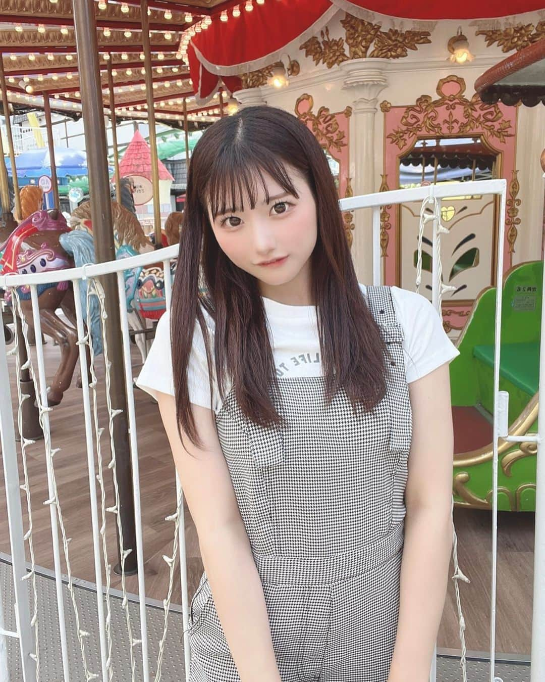 夢実あすかさんのインスタグラム写真 - (夢実あすかInstagram)「🎪🎠‪‪❤︎‬ ．  ． 遊園地は動きやすいけど普段よりちょっぴり甘めのお洋服でいきたいな‪‪‬💭🤤 上から下に落下系は絶対こわくて乗れないけど一緒に行ってくれる？🥹あとお化け屋敷も大きな覚悟が必要だ😱🥶 ．  ．  ．  ．  #japaneseidol #japanesegirl #idol #instagood #instalike #selca #followforfollowback #selfie #today #ootd #dailylook #instafashion #followme  #makeup #今日のコーデ  #アイドル  #夏コーデ #tシャツコーデ #ラフコーデ #ストレートヘア #サロペットコーデ #いいね返し #自撮り #自撮り女子 #自撮り界隈 #推してください #浅草 #浅草花やしき #遊園地 #遊園地コーデ」7月19日 20時55分 - asukadayou213