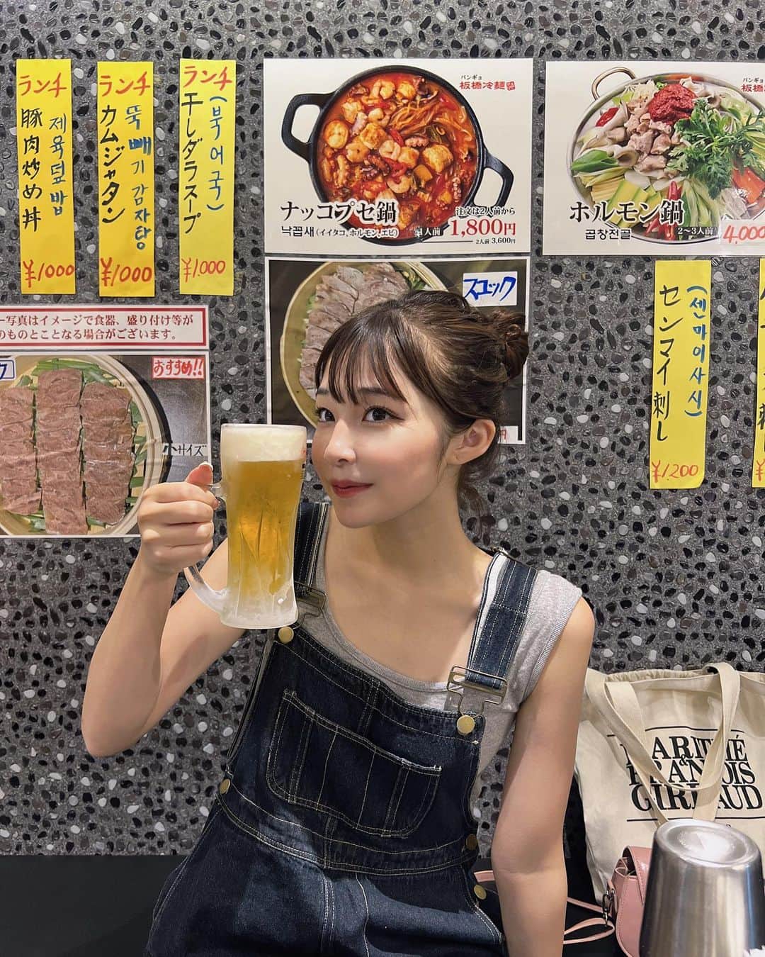 すずのインスタグラム：「最近のすずです🍻  お酒は弱いけどビールはすきなんです😇 ちょっと今年の夏暑すぎｶﾓ」