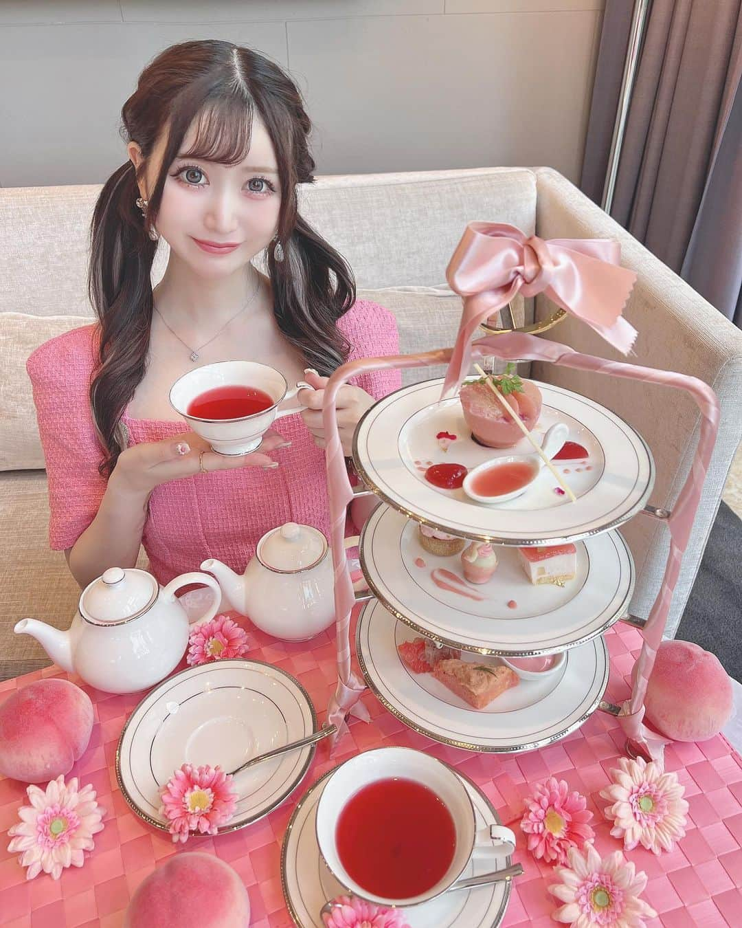 あいにゃんさんのインスタグラム写真 - (あいにゃんInstagram)「グランドニッコー久しぶりにピンクきた〜ッ💗🎀💕🌸👛💟🍨🍑💗 ︎︎ ︎︎︎ ︎︎︎ ︎  しかも大好きな桃🍑💕  美味しくて可愛くて最高でした>𖥦<.ᐟ.ᐟ.ᐟ * * #アフタヌーンティー #アフタヌーンティーセット #アフタヌーンティー巡り #グランドニッコー東京台場 #桃 #桃スイーツ #下午茶 #お台場 #お台場カフェ #afternoontea #grandnikkotokyodaiba #teatime #自撮り女子 #被写体 #キャバ嬢 #コンカフェ #コンカフェ嬢 #アイドル #コスプレイヤー #量産型コーデ #ガーリーコーデ #ピンクコーデ #ツインテール #美男美女と繋がりたい #お洒落さんと繋がりたい #japanesegirl #maid #followforfollowback #いいね返し」7月19日 21時08分 - ainyan0310