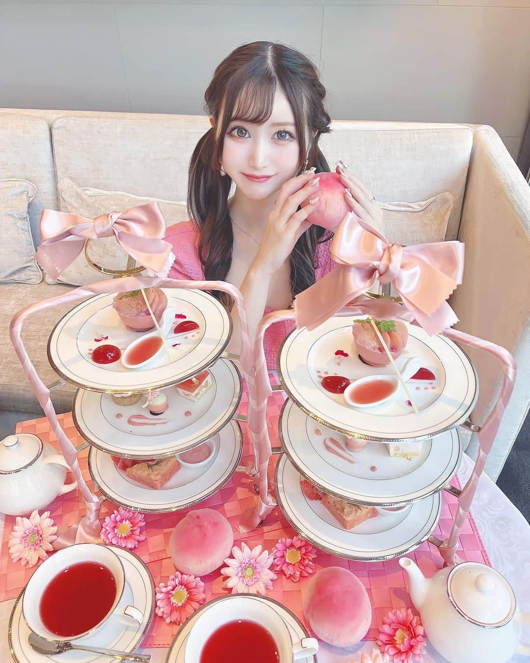 あいにゃんさんのインスタグラム写真 - (あいにゃんInstagram)「グランドニッコー久しぶりにピンクきた〜ッ💗🎀💕🌸👛💟🍨🍑💗 ︎︎ ︎︎︎ ︎︎︎ ︎  しかも大好きな桃🍑💕  美味しくて可愛くて最高でした>𖥦<.ᐟ.ᐟ.ᐟ * * #アフタヌーンティー #アフタヌーンティーセット #アフタヌーンティー巡り #グランドニッコー東京台場 #桃 #桃スイーツ #下午茶 #お台場 #お台場カフェ #afternoontea #grandnikkotokyodaiba #teatime #自撮り女子 #被写体 #キャバ嬢 #コンカフェ #コンカフェ嬢 #アイドル #コスプレイヤー #量産型コーデ #ガーリーコーデ #ピンクコーデ #ツインテール #美男美女と繋がりたい #お洒落さんと繋がりたい #japanesegirl #maid #followforfollowback #いいね返し」7月19日 21時08分 - ainyan0310