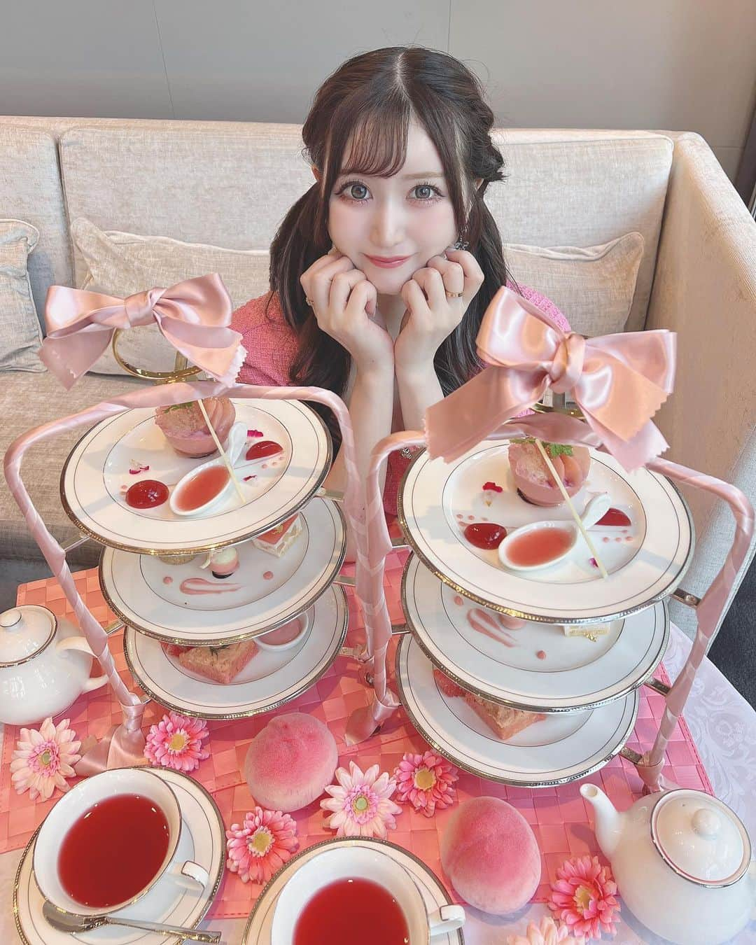 あいにゃんさんのインスタグラム写真 - (あいにゃんInstagram)「グランドニッコー久しぶりにピンクきた〜ッ💗🎀💕🌸👛💟🍨🍑💗 ︎︎ ︎︎︎ ︎︎︎ ︎  しかも大好きな桃🍑💕  美味しくて可愛くて最高でした>𖥦<.ᐟ.ᐟ.ᐟ * * #アフタヌーンティー #アフタヌーンティーセット #アフタヌーンティー巡り #グランドニッコー東京台場 #桃 #桃スイーツ #下午茶 #お台場 #お台場カフェ #afternoontea #grandnikkotokyodaiba #teatime #自撮り女子 #被写体 #キャバ嬢 #コンカフェ #コンカフェ嬢 #アイドル #コスプレイヤー #量産型コーデ #ガーリーコーデ #ピンクコーデ #ツインテール #美男美女と繋がりたい #お洒落さんと繋がりたい #japanesegirl #maid #followforfollowback #いいね返し」7月19日 21時08分 - ainyan0310