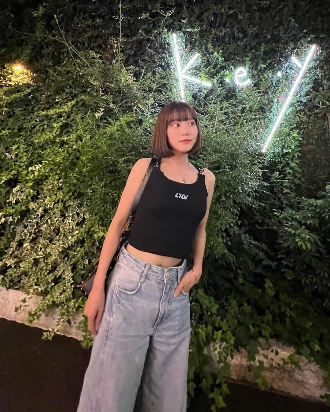 菜々香さんのインスタグラム写真 - (菜々香Instagram)「洋服を選ぶのに時間が掛かるので、 迷ったらデニムにタンクトップにすると決めました。🦥 結局、楽で動きやすいんだからぁぁああ💟🐅  #今日のあたい #fashion #ootd #code #コーディネート #コーデ #今日のコーデ #coordinate #outfit #私服 #style #look#japan#菜々香#nanaka」7月19日 21時09分 - 7.na_na_ka