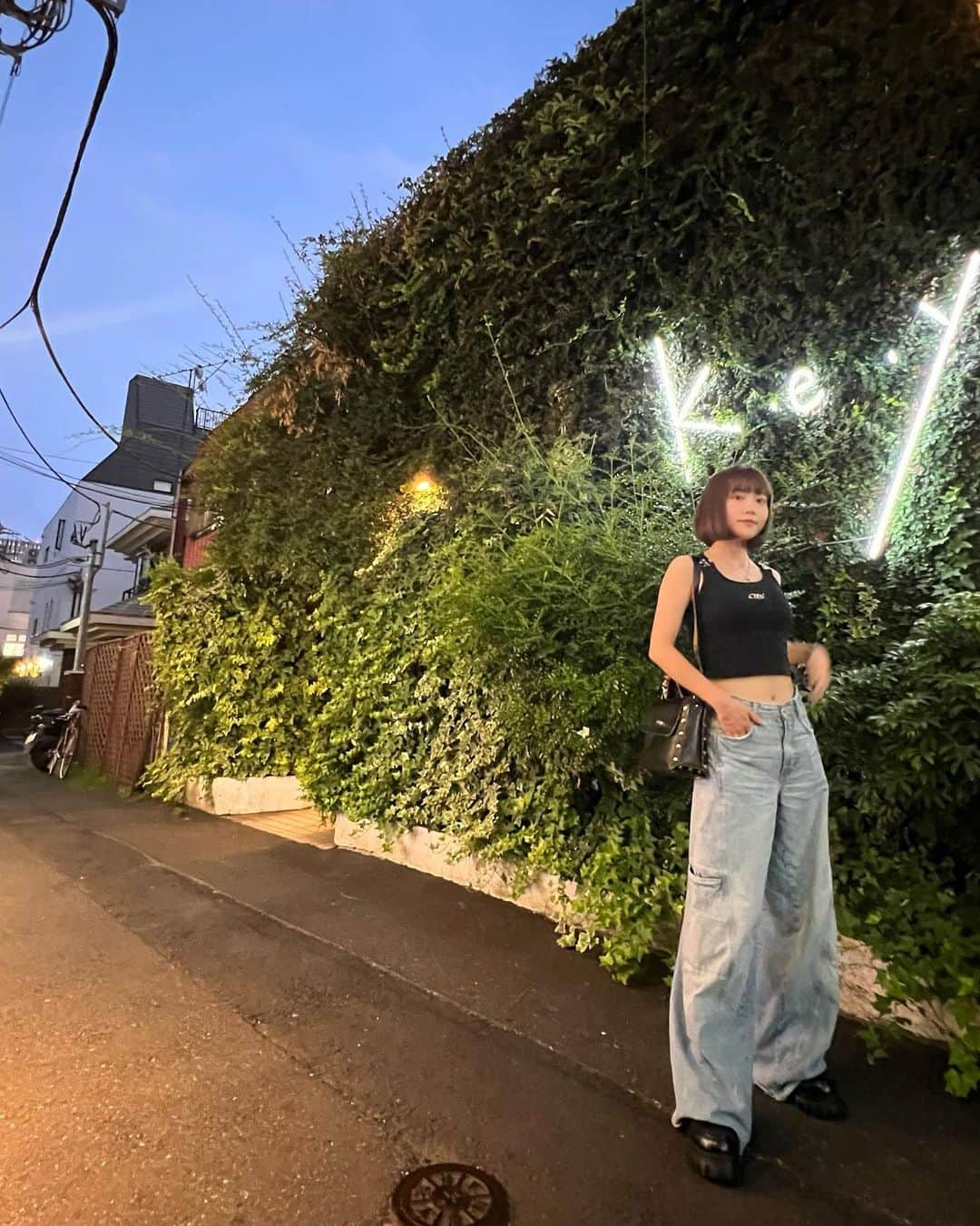 菜々香さんのインスタグラム写真 - (菜々香Instagram)「洋服を選ぶのに時間が掛かるので、 迷ったらデニムにタンクトップにすると決めました。🦥 結局、楽で動きやすいんだからぁぁああ💟🐅  #今日のあたい #fashion #ootd #code #コーディネート #コーデ #今日のコーデ #coordinate #outfit #私服 #style #look#japan#菜々香#nanaka」7月19日 21時09分 - 7.na_na_ka