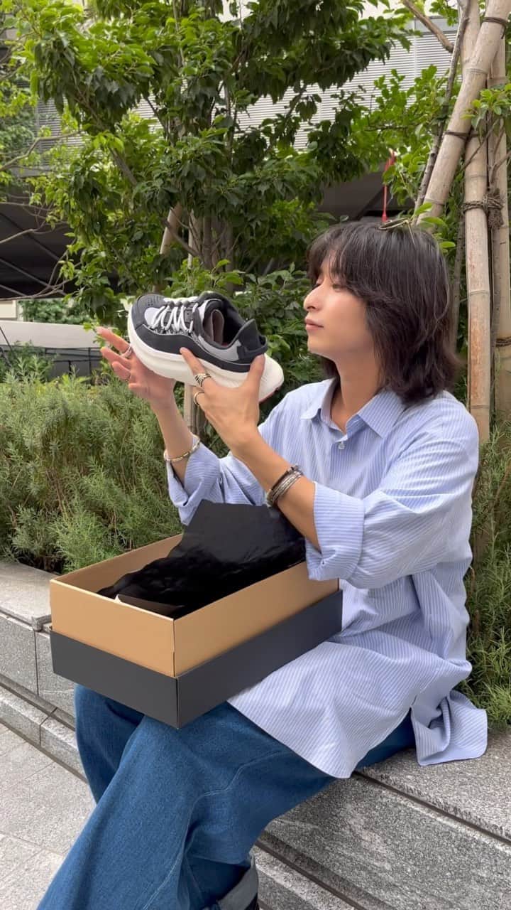 上野一稀のインスタグラム：「・ お世話になった人からのプレゼントで、 uggのスニーカーをいただきました！ @uggjapan ・ カラーもシルエットも可愛くて色んなコーデに合わせやすい👍 今年の夏、僕はデニムに合わせて履きまくりたい！ ・ 好みのスニーカーありがとうございます！！ ・ ・ ・ ・ ・ ・  #UggJapan #UGGギフト #pr #スニーカー#スニーカーコーデ#カジュアルコーデ#メンズファッションコーデ#夏ファッションコーデ」