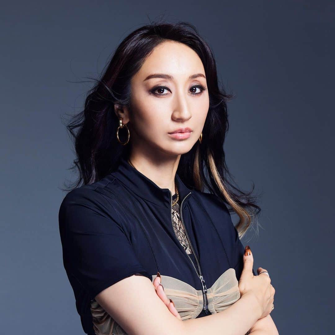 Ms.OOJAのインスタグラム：「解禁✨ ALBUM「40」Release TimeLine✨✨&✨✨🆕Visual  9/6のアルバム「40」リリースまで毎週水曜日、先行配信を含めていろんなリリースをしていきます✨お楽しみに✨  そしてNEWアー写も公開😊😎  Photographer @mori_came  Hair&make @chikamathuge   #msooja #40」
