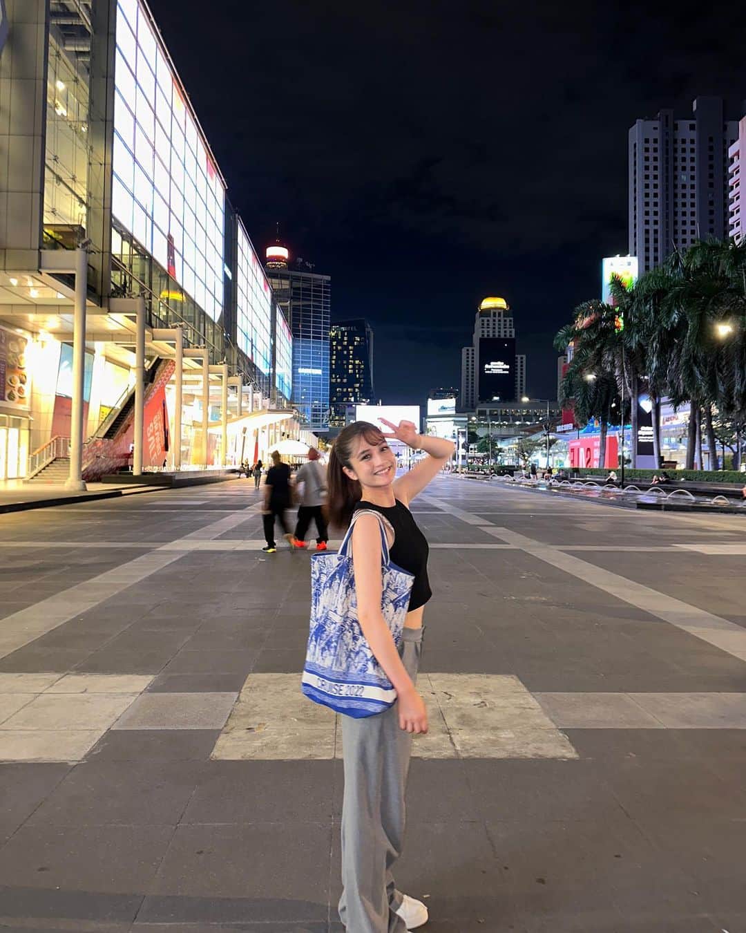 Takiさんのインスタグラム写真 - (TakiInstagram)「ただいまです！  A trip full of happiness,food and love .  When I travel I always want to make sure that I don’t waste my time . On this short gateway I have learned more about their culture and hidden gems ! If you haven’t been to Bangkok . I highly recommend it . They have this beautiful landscape of past mixed with present and is full of beautiful history.  Everyone is kind and has always a big smile . Bangkok ありがとう」7月19日 21時01分 - taki_faky