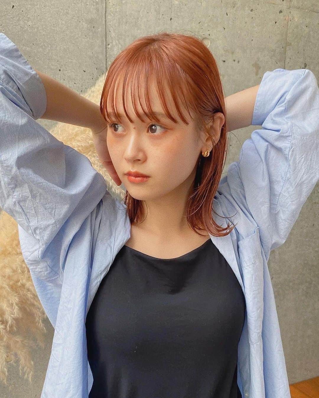 Momoのインスタグラム：「. ブリーチなしのダブルカラーで 叶えるピレンジ♡♡♡ . .  . ✔️画像を保存してカウンセリングの 時にみせてください♡♡ .  イメージを変えたいけど短くするのも ブリーチをするのも勇気がいる🥺 . そんな方にも幅広くその方にあった提案 をさせて頂き一緒におしゃれを楽しみましょう♡ . ブリーチカラーは【ケアブリーチ】を 推奨しております♡ . ケアブリーチは従来よりも髪の毛への ダメージが94%cutされます！ . ブリーチなしのダブルカラーも 提案させて頂きますのでぜひご相談ください♡ . 12／3から 新店舗　GARD/ëN (ガーデン／エン) がopen♡♡ . 場所は表参道♡♡ 新しいこだわりのつまったお店で ぜひお会いできるのを楽しみに お待ちしております♡♡ . . ご予約はTOPからご予約サイト に飛べます✈︎♡(料金もそちらを参考に) . ご新規様も喜んでお待ちしております♡ . お電話.DMからも受け付けております♡ (DMは返信が遅くなる可能性が ございますのでそちらご了承下さい🙇‍♀️)  . .  〒150-0001 東京都渋谷区神宮前5-39-2 2F . TEL☎︎ 03-6712-5995 . 表参道駅から徒歩5分🚶🏼‍♀️(A1出口) ( 銀座線/千代田線/半蔵門線 ) . . 月 定休日 火・水　11:00〜20:00 木・金　12:00〜20:30 土　10:00〜19:00 日　10:00〜19:00 祝　10:00〜19:00 . . ぜひ、ご予約お待ちしてます♡♡ . codeアカウントはこちら   @__cd.momo____________ ♡ . ぜひフォローしてください♡ .」