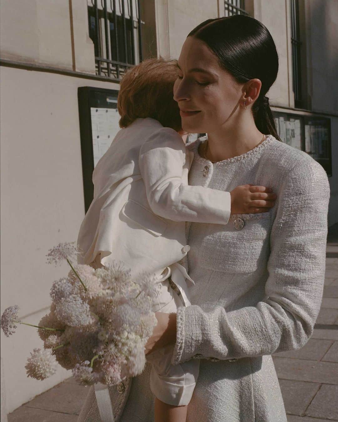 bonpointのインスタグラム：「Beautiful moment of love and tenderness shared by @ClaraCornet with her son Léo.  Dressed in our white linen suit from the Ceremony collection, Léo was an adorable flower boy at his parents’ wedding. ✨  📷 @JosephineLeddet  #Bonpoint #BonpointFamily #Ceremony」