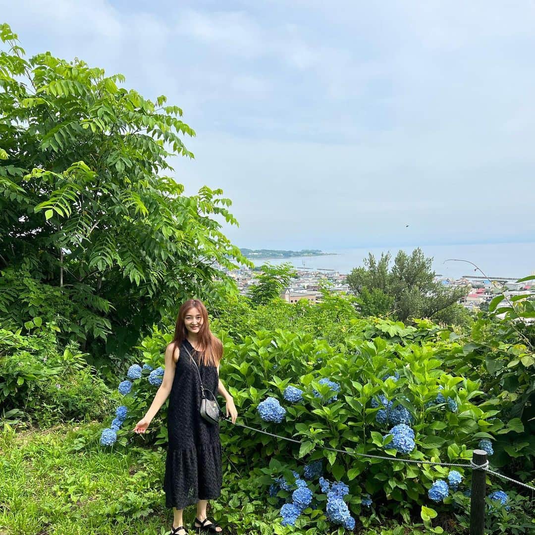大倉ちなのインスタグラム：「なつー🎐 北海道の涼しい夏休みっ🌻! 明日はニセコ🩷 ちなみに、パワスポは洞爺湖w . #hokkaido #summer  #holiday  #帰省」