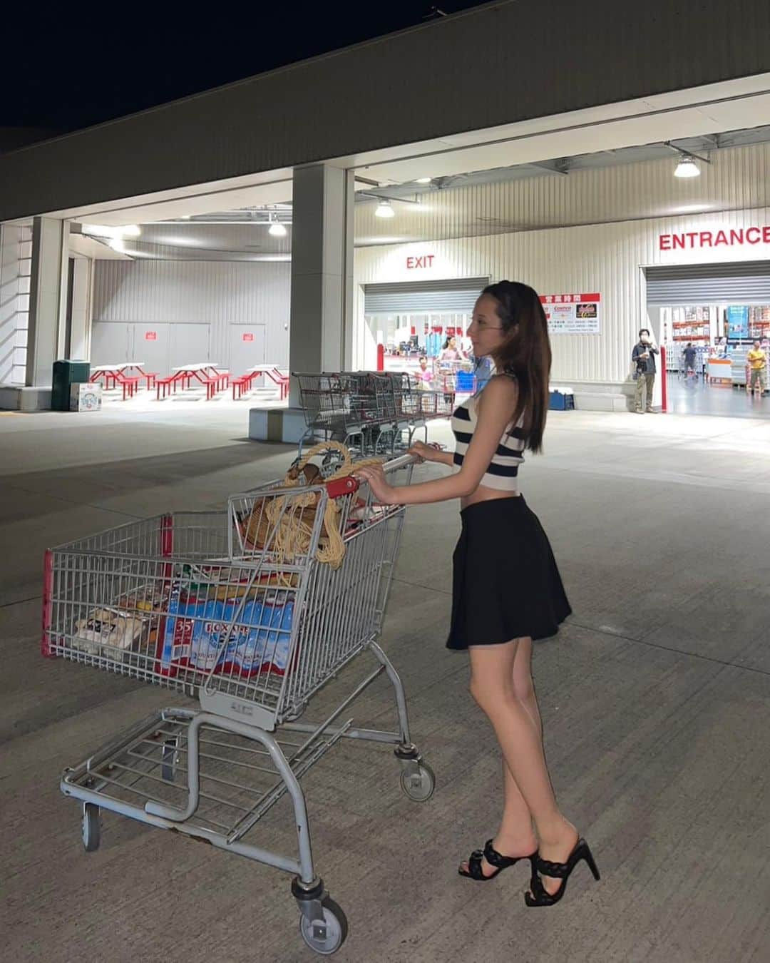 正本レイラさんのインスタグラム写真 - (正本レイラInstagram)「COSTCO🛒 メンバーズなった🪪 でもいざ来ると何買えばいいかわからない笑笑  とりあえず水とエリンギとシュリンプカクテル🦐買った🤣 おすすめある？💭」7月19日 21時05分 - leilaazjp