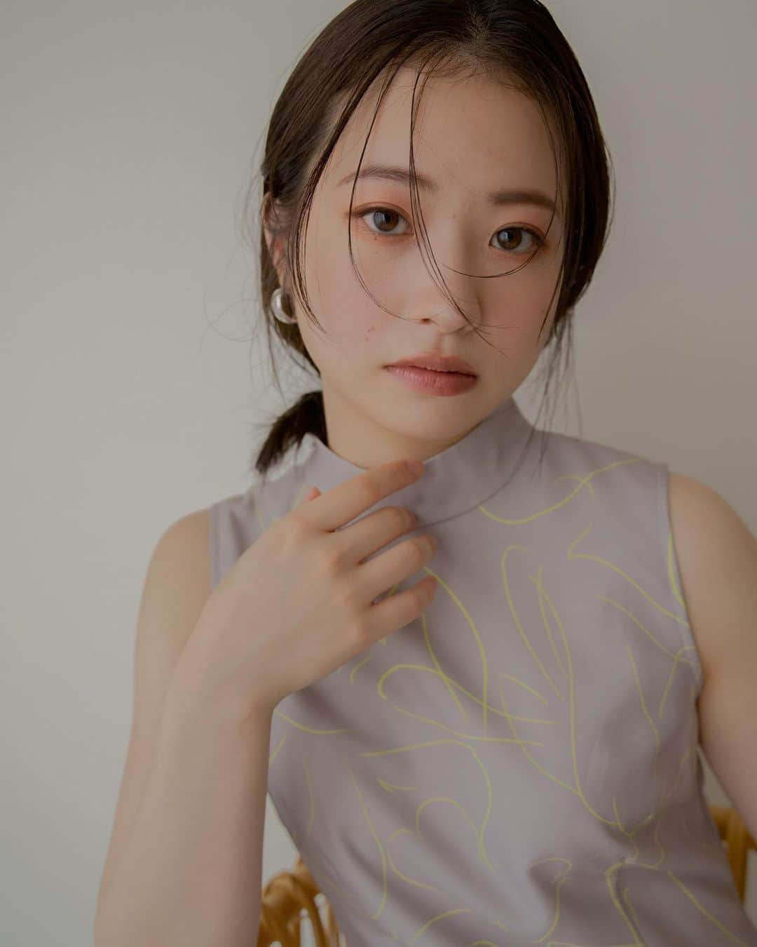 大木光のインスタグラム：「肌馴染みの良い暖色ベージュに赤みを宿しカジュアルにも女性らしく。  eye.. @addictionbeauty_official  ザ アイシャドウ パレット 003 Marriage Vow   lip ADDICTION THE LIPSTICK SHEER L 102  fashion.. @amerivintage  MEDI BODY LINE ART DRESS  プロセスまたアップ致します🙋‍♂️！  #メイク #addiction#アディクション #アイシャドウ#アイメイク #amerivintage #アメリビンテージ」