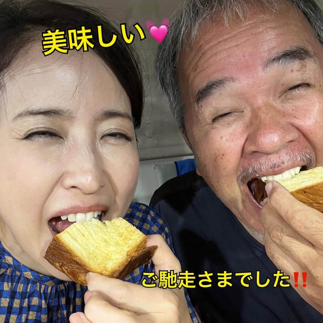 江口ともみさんのインスタグラム写真 - (江口ともみInstagram)「カラジだよ❣️  今日タックルの収録の時にね 北斗晶さんが烏骨鶏の卵使ったデニッシュパンくれたんだよ‼️  烏骨鶏の卵って高級なやつだよね✨並ばないと買えないらしいよ  帰ってからとおさんとかあさんと食べたけど、甘くて美味しかったよぉ😆❤️  北斗のお姉さん💓ありがとー‼️  #fumofumosan #フモフモさん  #カラジ #ヘアメイクもぐぞうくん #烏骨鶏庵デニッシュパン🍞  #北斗晶さんからプレゼント #美味しい #ご馳走さまでした」7月19日 21時16分 - tomomin.eguchi