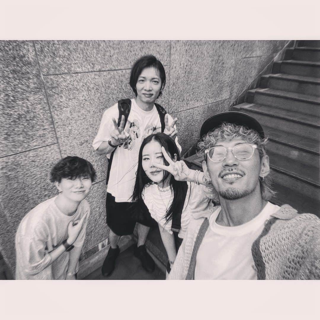 草川瞬のインスタグラム：「♪ I had a song writing session with VOYOON who is visiting Japan from Korea! She is fluent in Japanese and was fun to talk with! Most of all, her talent was great! Two of the best songs were created today! I look forward to working together again soon!  韓国から来日中のVOYOONと Song writting session ProducerにはAtsushi Shimada  彼女は日本語も堪能だし Toplinerとしても素晴らしいし 歌声も半端ない お隣の韓国のレベルの高さを体感しました 今日は最高の2曲が爆誕 またすぐに一緒に制作出来る日を楽しみにしてます」