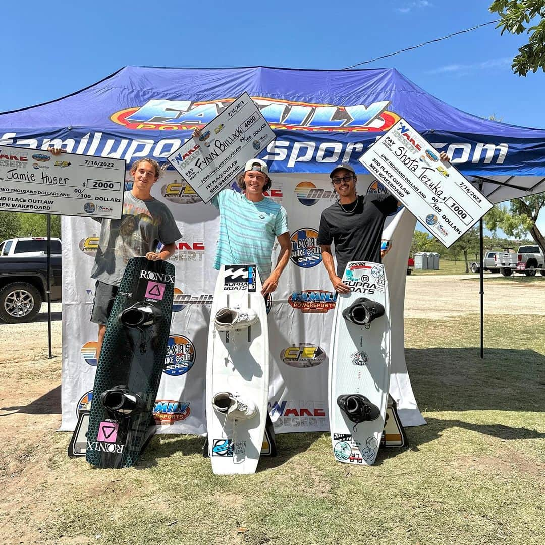 手塚翔太さんのインスタグラム写真 - (手塚翔太Instagram)「Finished 3rd last weekend in Texas for #WaketheDesert 🤠🌵 Also got pretty cool champion buckle from 2021 overall after 2years later😂👊🏻 Fun times and good shred boys! Thanks to everyone who supported me and move on to the next one🔥  @hoken_zenbu @supra_boats @obrienwatersports @new.switchpark @piloxs_shinohara @fitness_gym_t.i.s @seisho2000 @blalawetsuits @nonamewake @momenticks 📹: @ryanescandon」7月19日 21時26分 - shotatezuka