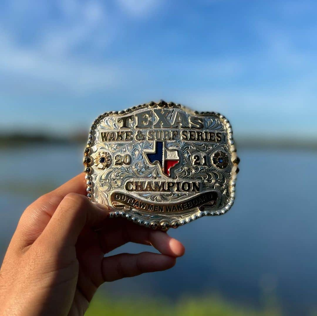 手塚翔太さんのインスタグラム写真 - (手塚翔太Instagram)「Finished 3rd last weekend in Texas for #WaketheDesert 🤠🌵 Also got pretty cool champion buckle from 2021 overall after 2years later😂👊🏻 Fun times and good shred boys! Thanks to everyone who supported me and move on to the next one🔥  @hoken_zenbu @supra_boats @obrienwatersports @new.switchpark @piloxs_shinohara @fitness_gym_t.i.s @seisho2000 @blalawetsuits @nonamewake @momenticks 📹: @ryanescandon」7月19日 21時26分 - shotatezuka