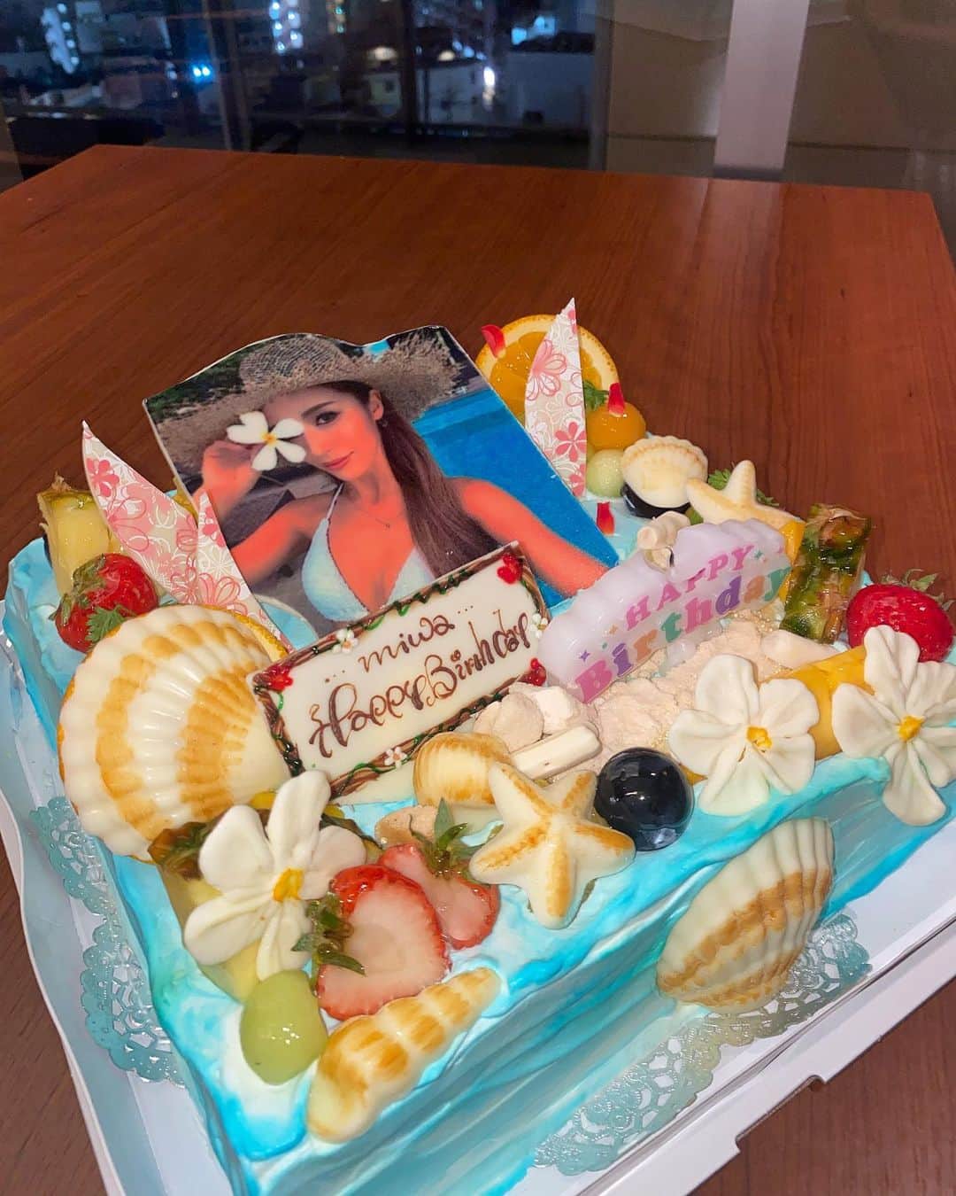 MIWAさんのインスタグラム写真 - (MIWAInstagram)「Happy 🩷.*･ﾟ ㅤㅤㅤㅤㅤㅤㅤㅤㅤㅤㅤㅤㅤ ㅤㅤㅤㅤㅤㅤㅤㅤㅤㅤㅤㅤㅤ 世界一可愛いBD cake .. 私の好きなものが詰まった 夏らしい私らしいケーキすぎて ほんとに360℃どこから見ても 可愛いしか出てこなかった🐚🩷 ㅤㅤㅤㅤㅤㅤㅤㅤㅤㅤㅤㅤㅤ  ありがとうございました🫶🏼 ㅤㅤㅤㅤㅤㅤㅤㅤㅤㅤㅤㅤㅤ #birthdaycake  #birthday#710 #27th #誕生日 #沖縄#バースデーケーキ」7月19日 21時18分 - miwa.matsuhashi