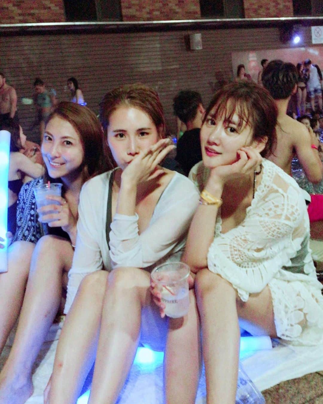 パク・シヒュンさんのインスタグラム写真 - (パク・シヒュンInstagram)「살아생전 첨이자 마지막 #풀파티 였네 올해는 무조건 💃🏻 나 앞머리 자를까봐?!  #셀러브리티머리 도전?  풀파티 가야겠다  애들아 준비하자💃🏻👙 그나저나 마지막 사진 너무 신났네? ㅎ」7月19日 21時18分 - sean_e_sh