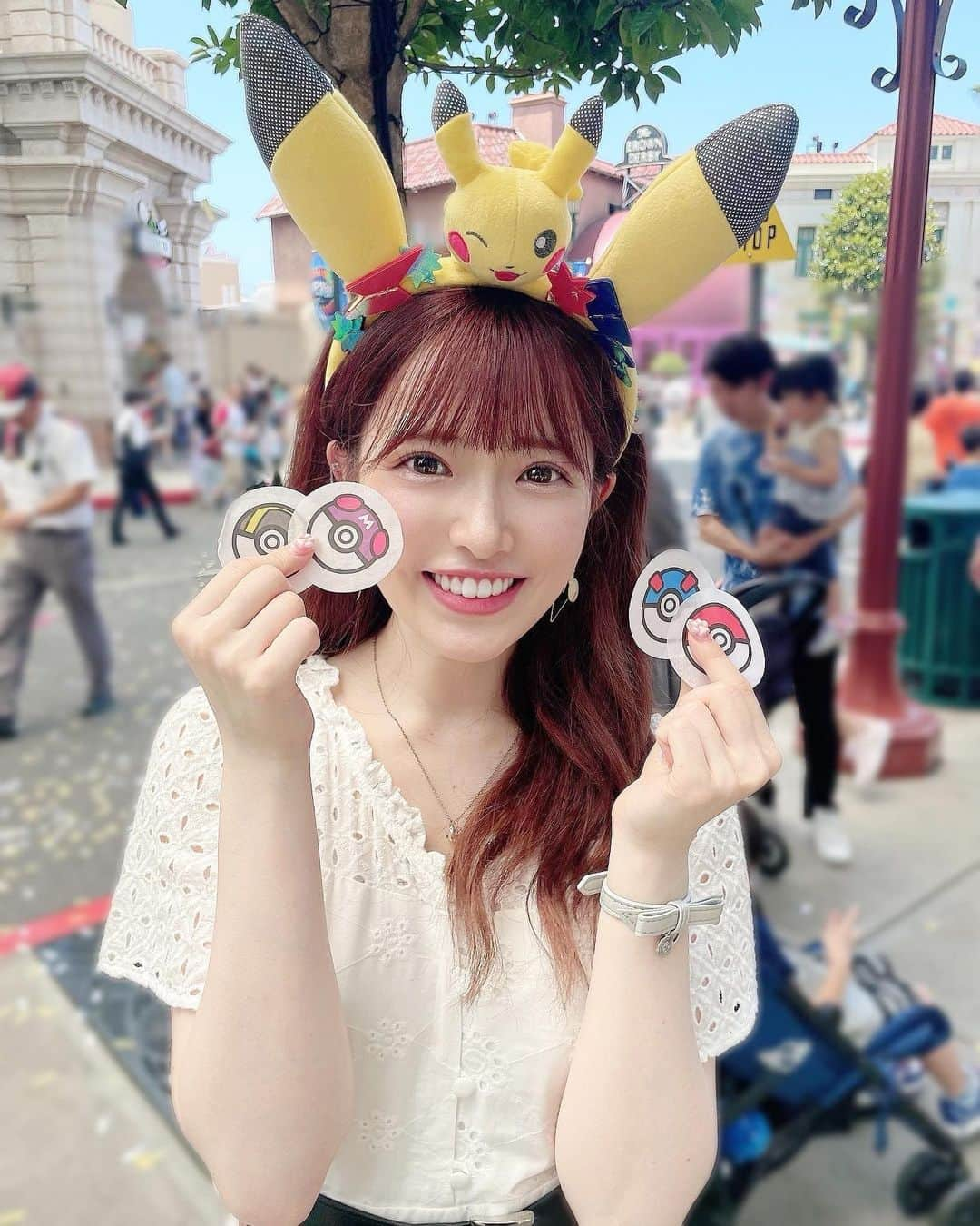 武藤小麟のインスタグラム：「. ずっーと見たかった NO LlMLT! パレード🎉⚡️  ポケモンの音楽と一緒に ポケモンフロートが現れた時、 感動して泣いちゃいました…😭😭😭  ボールの紙吹雪もパァーン！って出てきて すごかったよぅ…また見たい…😭🔥  #おりんとポケモン  #usj #pokemon #pokémon #nolimitパレード  #ポケモン #ユニバーサルスタジオジャパン #ピカチュウ」