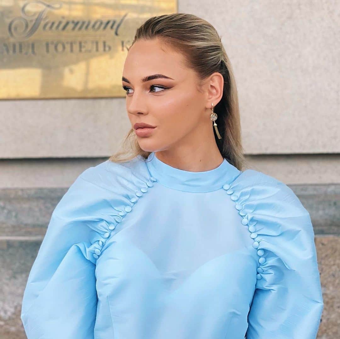 ダリア・ビロディドのインスタグラム：「A pleasure to be a woman🩵」