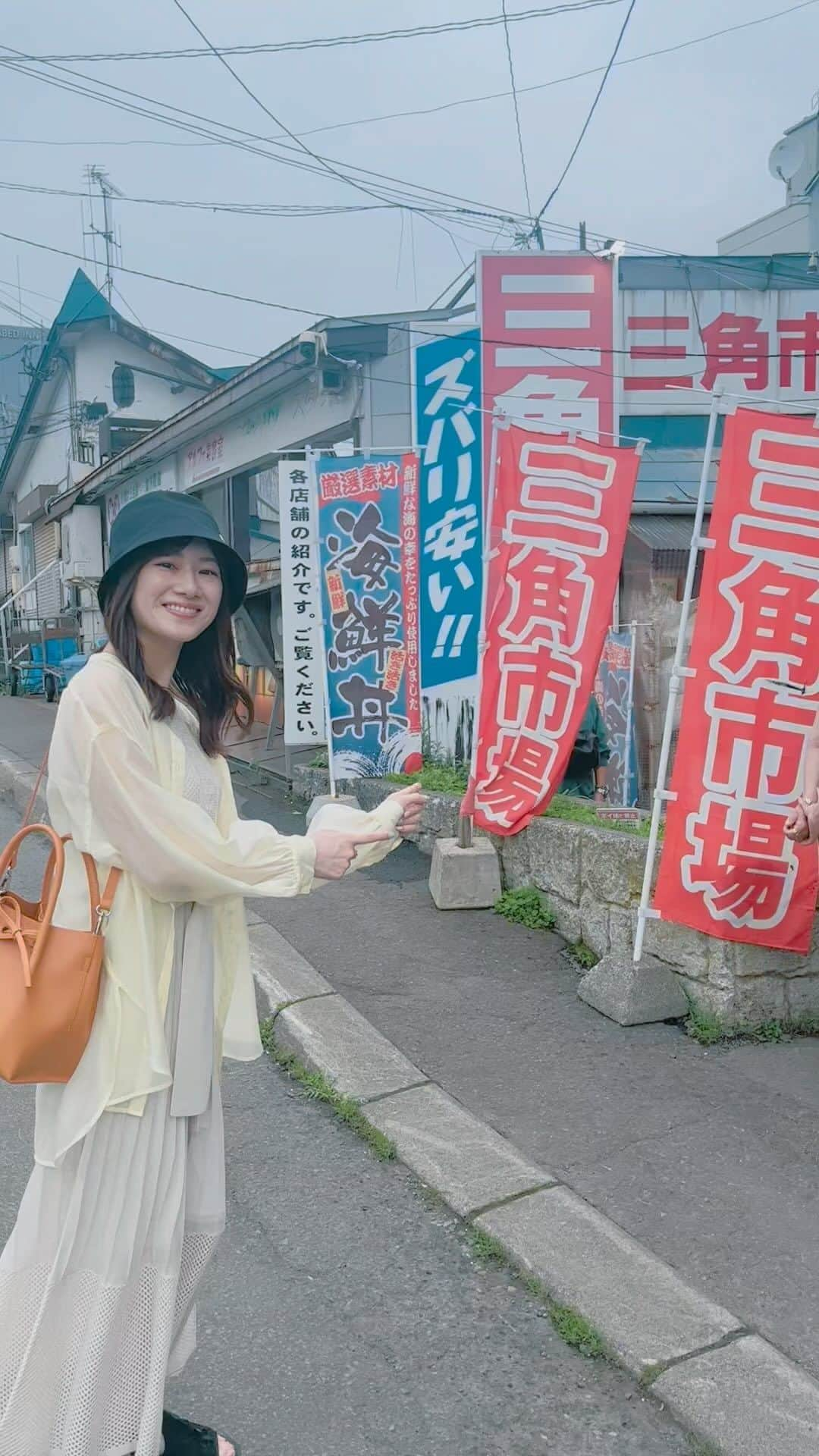 釜井美由紀のインスタグラム：「海の日は小樽に行ってきました🏖️ ⁡ 海鮮丼がほんと〜に美味しかった！ ⁡ ⁡ #小樽 #三角市場 #小樽三角市場 #さんかく亭  #海鮮丼 #海鮮 #小樽グルメ #北海道」