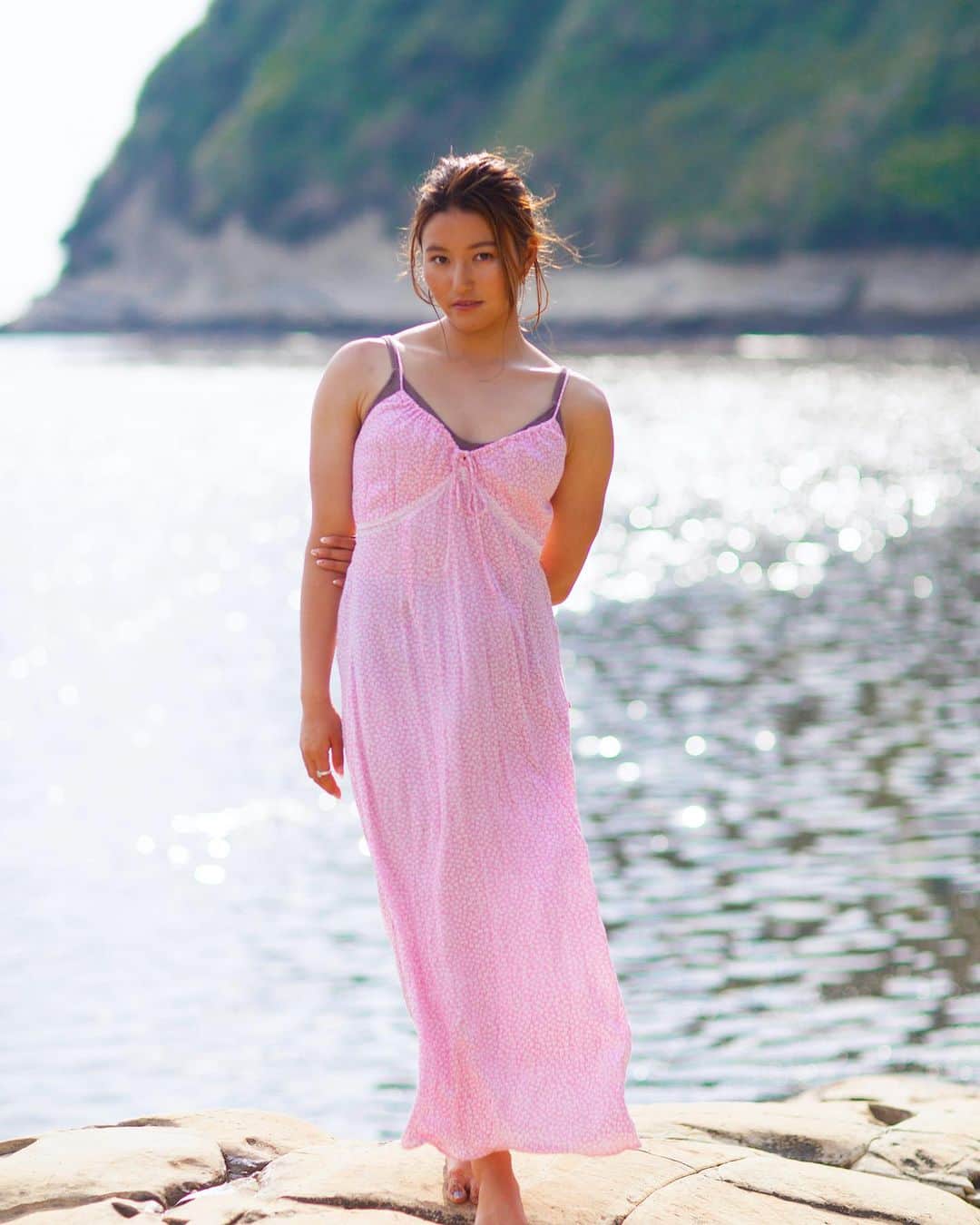 BillabongWomensJapanのインスタグラム：「ビーチでのドレスアップにはビキニが必須 #ABikiniKindaLife」
