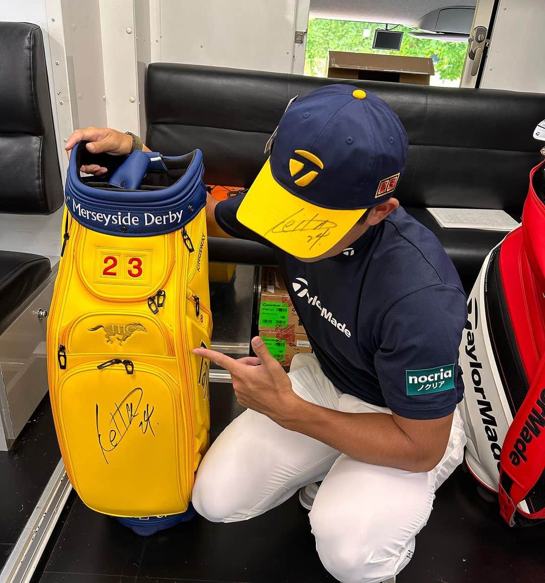中島啓太のインスタグラム：「いつも応援ありがとうございます‼️  今週イギリス・リヴァプールで開催される4大メジャー最終戦に出場します！ この大会を祝したテーラーメイド限定キャディバックにサインを入れました。 こちらを1名様にプレゼント致します。  ◆応募方法◆ ① @taylormade_golf_japan をフォロー ② @taylormade_golf_japan_apparel_ をフォロー ③この投稿にコメント  ◆応募期間◆ 2023年7月30日(日) 23:59まで  ※当選者の方へは本アカウントよりDMにてご連絡致します。こちらをもって当選のご連絡に代えさせて頂きます。  ※キャンペーン期間終了までは当アカウントから当選のご連絡は致しません。キャンペーン期間中に当アカウントを騙る「偽アカウント」より「偽当選DM」が送付される事象が確認されております。弊社から法的手段を含む対応中ですが、フォロワーの皆様においてはご注意頂けますようお願い致します。」