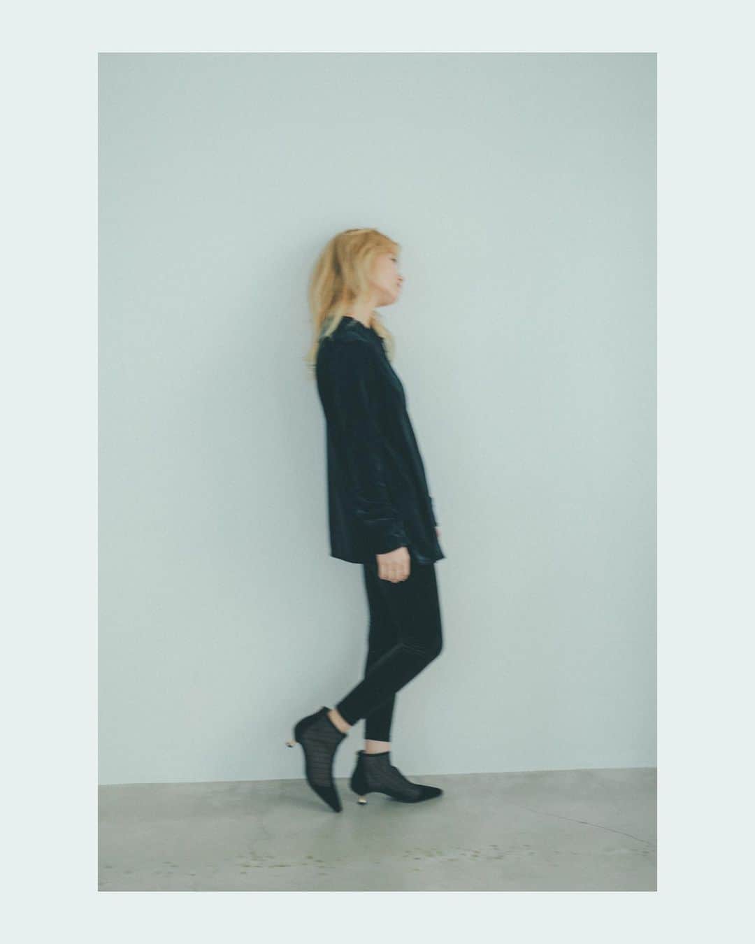 ルタロンさんのインスタグラム写真 - (ルタロンInstagram)「ㅤㅤㅤㅤㅤㅤㅤㅤㅤㅤㅤㅤㅤ ＼Web特集 本日公開✨／ 『しばさきがル タロンを履いたら。』  マンネリしがちな夏のコーデに変化をつけたり、 これから先の秋までもずっと楽しめちゃう。  そんなル タロンの最新シューズを ⼈気モデルの“しばさき”こと柴⽥紗希さん @shibasaaki が履きこなします💘  シューズを主役にした素敵なセルフコーデにも注目♡  @letalon_jp のURLよりご覧ください✔︎  ────────────────  🔖4.5cmチュールドットショートブーツ ¥15,950(tax included) Size:S-LL Col:black No. #23183820662130   【販売店舗】 LE TALON 全店(GRISE ルミネ新宿店を除く) BAYCREW’S STORE 仙台店 BAYCREW’S STORE 名古屋店 BAYCREW’S STORE 福岡店  Tops @editforlulu_official  Bottoms 柴田さん私物 ㅤㅤㅤㅤㅤㅤㅤㅤㅤㅤㅤㅤㅤ ────────────────   #柴田紗希 さん #しばさき さん #LETALON #ルタロン #チュールブーツ」7月19日 22時00分 - letalon_jp