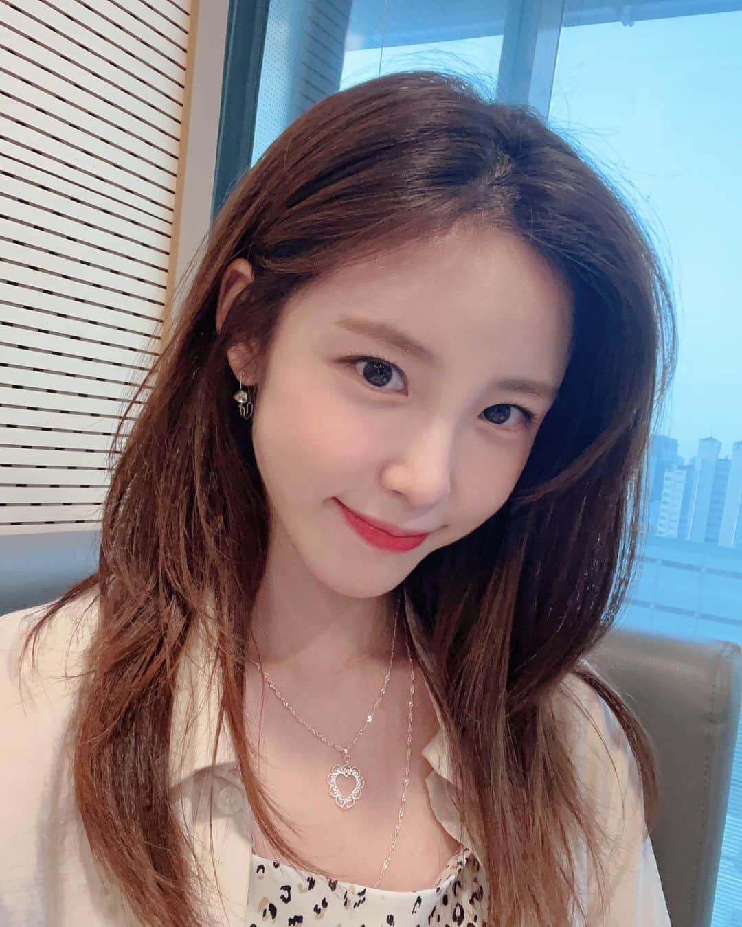 チョン・ヒョソンのインスタグラム：「오랜만에 소현언니랑 라디오 💖 마카롱 사랑💖」