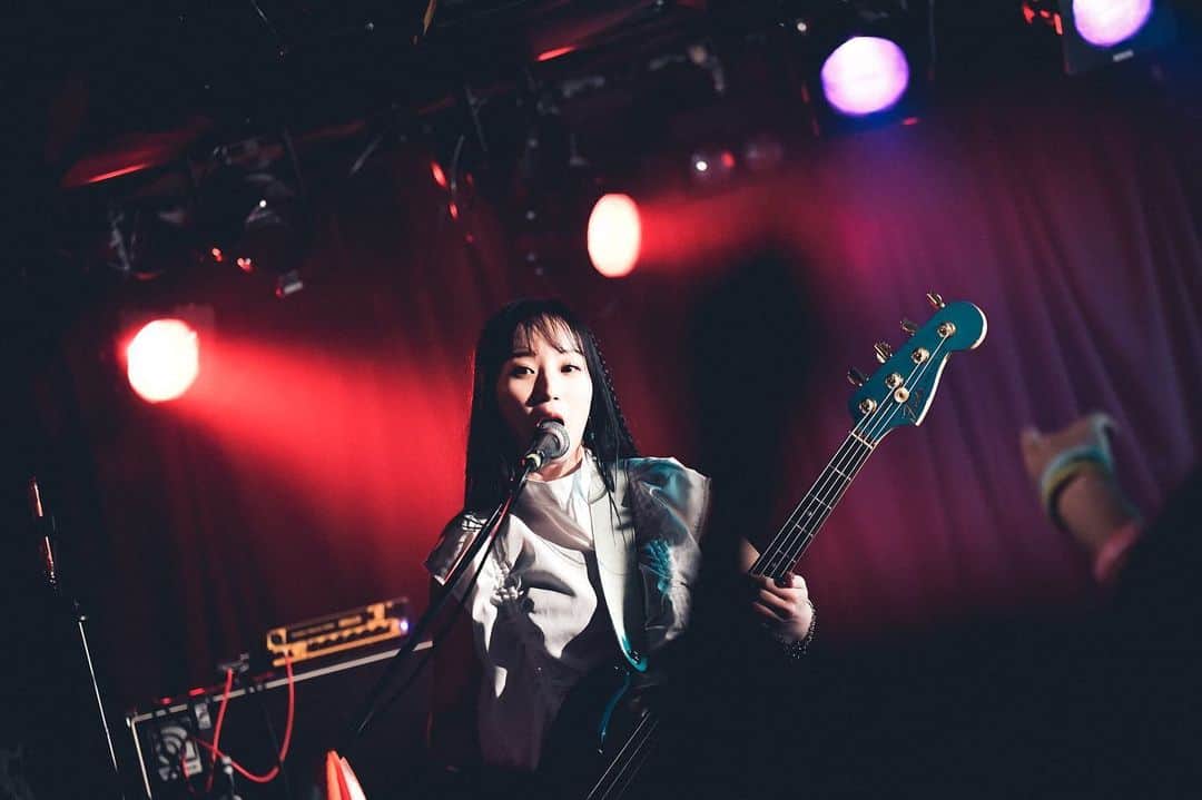 NOHANAのインスタグラム：「・  2023.06.03 @沖縄 桜坂セントラル【RE:MEMBER】  ひっっっさしぶりにコーラスした🎤 それだけが緊張した🥹 みんなで歌ったはんぶんこ感動したなー😭🫶  📸photo by @daitaku69   ・ #rememberokinawa #オキリメ #stereopony #ステレオポニー #livephotography #沖縄 #桜坂セントラル」