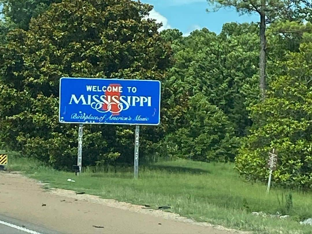 ザック・バランスキーさんのインスタグラム写真 - (ザック・バランスキーInstagram)「Mississippi🇺🇸💯 It’s been 20 years since I lived there but still know all the roads😂  最後にみんなが大好きミシシッピ川を通った時の動画をどうぞ🤝 #mississippi  #family」7月19日 22時00分 - zackab10