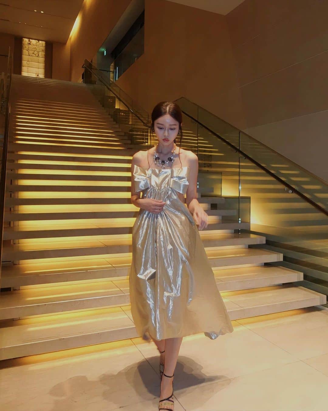 加治ひとみさんのインスタグラム写真 - (加治ひとみInstagram)「happy wedding💐  大切な人の大切な日。 二人が共に歩む人生が幸せで満ち溢れますように✨✨  - - - 𝚃𝚘 𝚕𝚘𝚟𝚎 𝚒𝚜 𝚝𝚘 𝚙𝚕𝚊𝚌𝚎 𝚘𝚞𝚛 𝚑𝚊𝚙𝚙𝚒𝚗𝚎𝚜𝚜 𝚒𝚗 𝚝𝚑𝚎 𝚑𝚊𝚙𝚙𝚒𝚗𝚎𝚜𝚜 𝚘𝚏 𝚊𝚗𝚘𝚝𝚑𝚎𝚛.  - 愛するとは、 自分の幸せを相手の幸せに重ねることである。  引用:ｺﾞｯﾄﾌﾘｰﾄ･ﾗｲﾌﾟﾆｯﾂ 💗📖  💫」7月19日 22時01分 - kaji_26