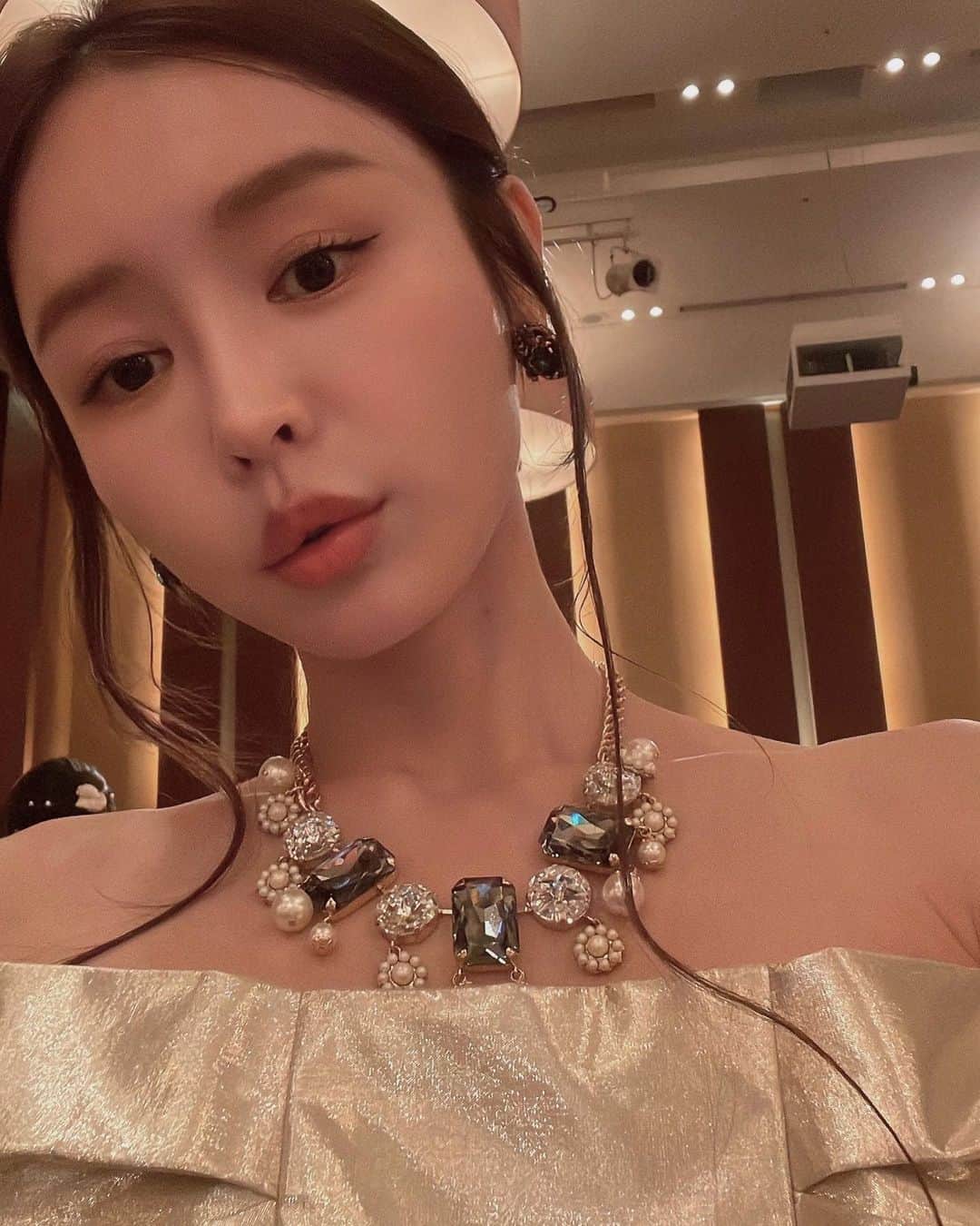 加治ひとみさんのインスタグラム写真 - (加治ひとみInstagram)「happy wedding💐  大切な人の大切な日。 二人が共に歩む人生が幸せで満ち溢れますように✨✨  - - - 𝚃𝚘 𝚕𝚘𝚟𝚎 𝚒𝚜 𝚝𝚘 𝚙𝚕𝚊𝚌𝚎 𝚘𝚞𝚛 𝚑𝚊𝚙𝚙𝚒𝚗𝚎𝚜𝚜 𝚒𝚗 𝚝𝚑𝚎 𝚑𝚊𝚙𝚙𝚒𝚗𝚎𝚜𝚜 𝚘𝚏 𝚊𝚗𝚘𝚝𝚑𝚎𝚛.  - 愛するとは、 自分の幸せを相手の幸せに重ねることである。  引用:ｺﾞｯﾄﾌﾘｰﾄ･ﾗｲﾌﾟﾆｯﾂ 💗📖  💫」7月19日 22時01分 - kaji_26