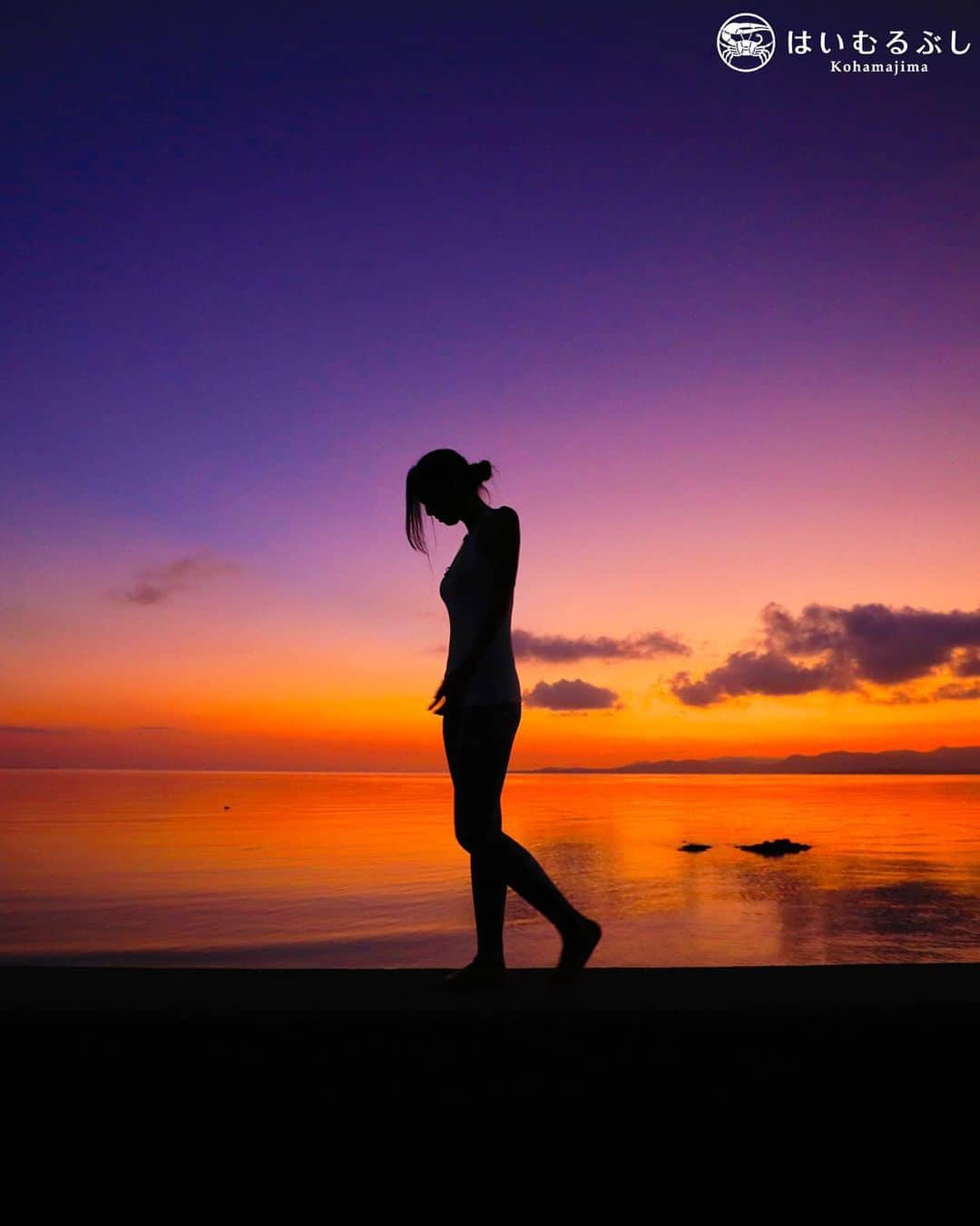 HAIMURUBUSHI はいむるぶしさんのインスタグラム写真 - (HAIMURUBUSHI はいむるぶしInstagram)「小浜島・はいむるぶしから癒しの風景をお届けします。 八重山諸島のマジックアワーは驚くほどに彩りを変化させて見た人たちの心を魅了します。 美しく染まる時は日没後10〜15分後にピークを迎えます。 今日は染まりそうに感じたら、15分待ってみてください。 きっと良いことがあるかも… #沖縄 #八重山諸島 #離島 #夏 #休み #旅行 #夕焼け #海 #海岸 #マジックアワー #小浜島 #リゾート #ホテル #はいむるぶし  #japan #okinawa #island #summer #vacation #magichour #beautiful #scenery #kohamajima #resort #hotel #haimurubushi」7月19日 22時24分 - haimurubushi_resorts