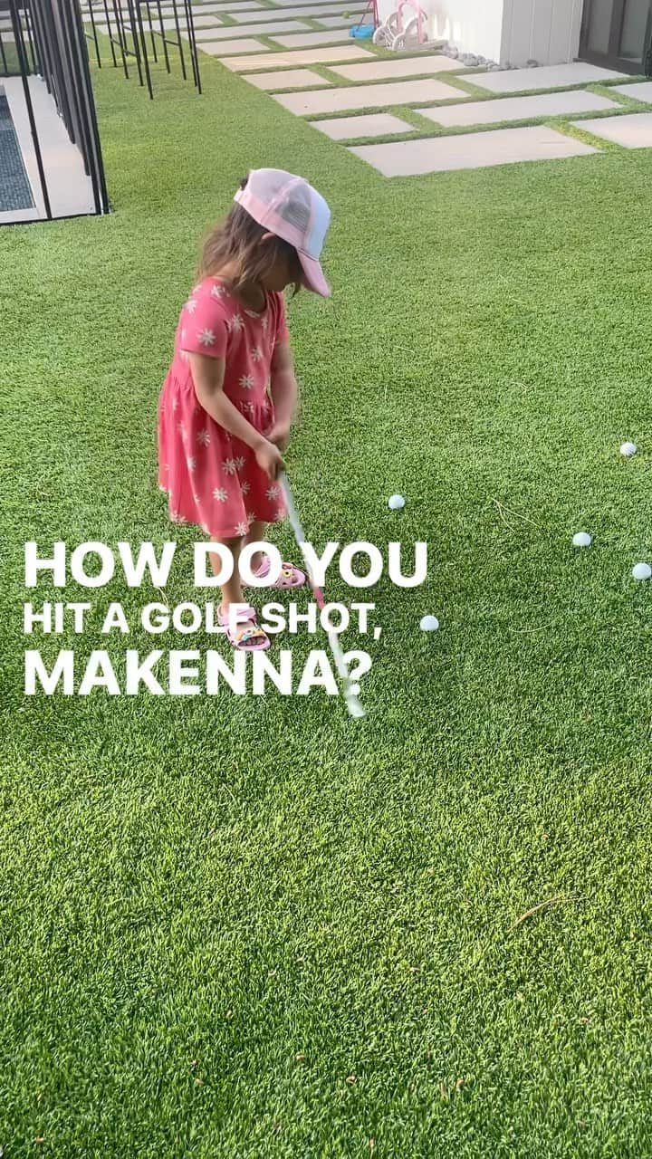 ミシェル・ウィーのインスタグラム：「1 day in and she’s asking to make instructional videos 🤣🤣 Someone’s caught the golf bug after going to the @mizuholpga and @uswomensopen with me! 🥰  #justlikethat #golfinstruction」