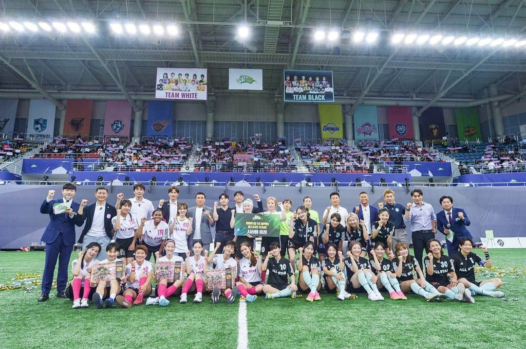 チョン・ヘインのインスタグラム：「⚽️⭐️ 골때녀를 사랑해주시는 모든분들께 감사드립니다🙇🏻‍♀️ 그리고 모든 출연진분들과 제작진분들,  너무 너무 고생많으셨습니다🩵」