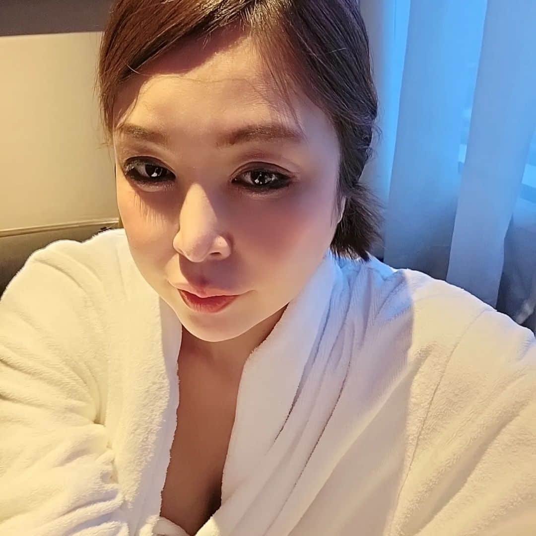 今藤霧子のインスタグラム：「I'm alone  #kirikoimafuji  #bangkok」
