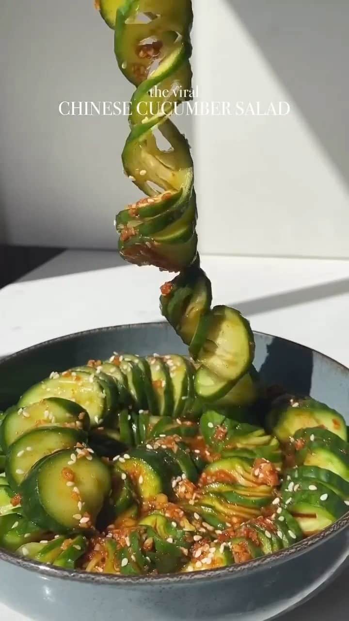 SHEINのインスタグラム：「OMG we're spiraling (literally) 🥗💚😋 Would you try this refreshing spin on Chinese Cucumber Salad from @itsvegansis? 👇  #SHEINinspo」