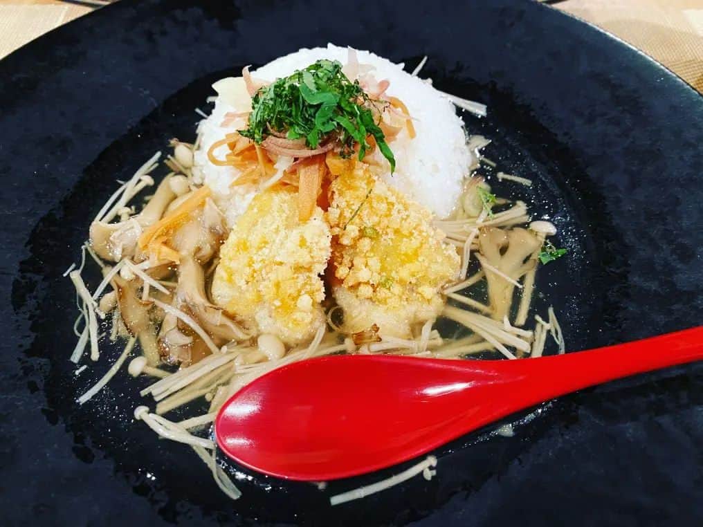 前原誠司のインスタグラム：「今日のお昼は、京都市左京区岡崎の「卯さぎの一歩」さんでいただきました。今日は約20名の方々との懇談会でしたので、全ては紹介できませんが、自家製のこんにゃくを使ったお料理が特に美味しかったです。川村さん、ご馳走様でした。また、伺わせていただきます。（誠）#まえはランチ  https://map.yahoo.co.jp/v2/place/cbM_2B_tzGo?fr=sydd_p-grmspot-1-header_gs-ttl_lc」