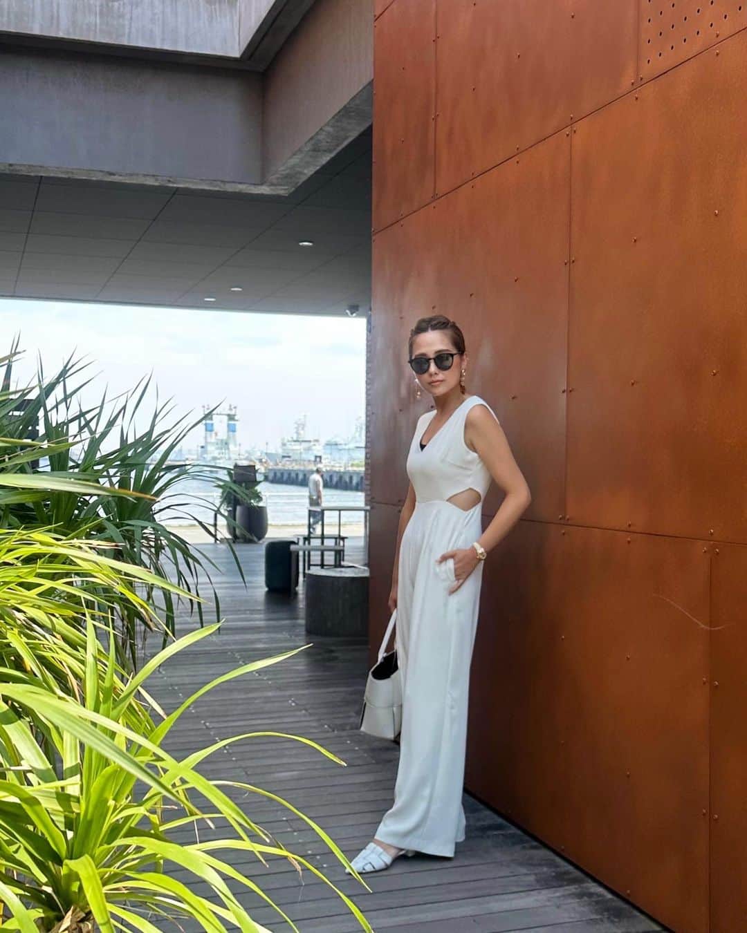 山本いさ奈さんのインスタグラム写真 - (山本いさ奈Instagram)「今日の服はこんな感じ🪿🤍  #ホワイトコーデ#オールインワン#夏コーデ#大人ファッション」7月19日 22時38分 - _____isana_____