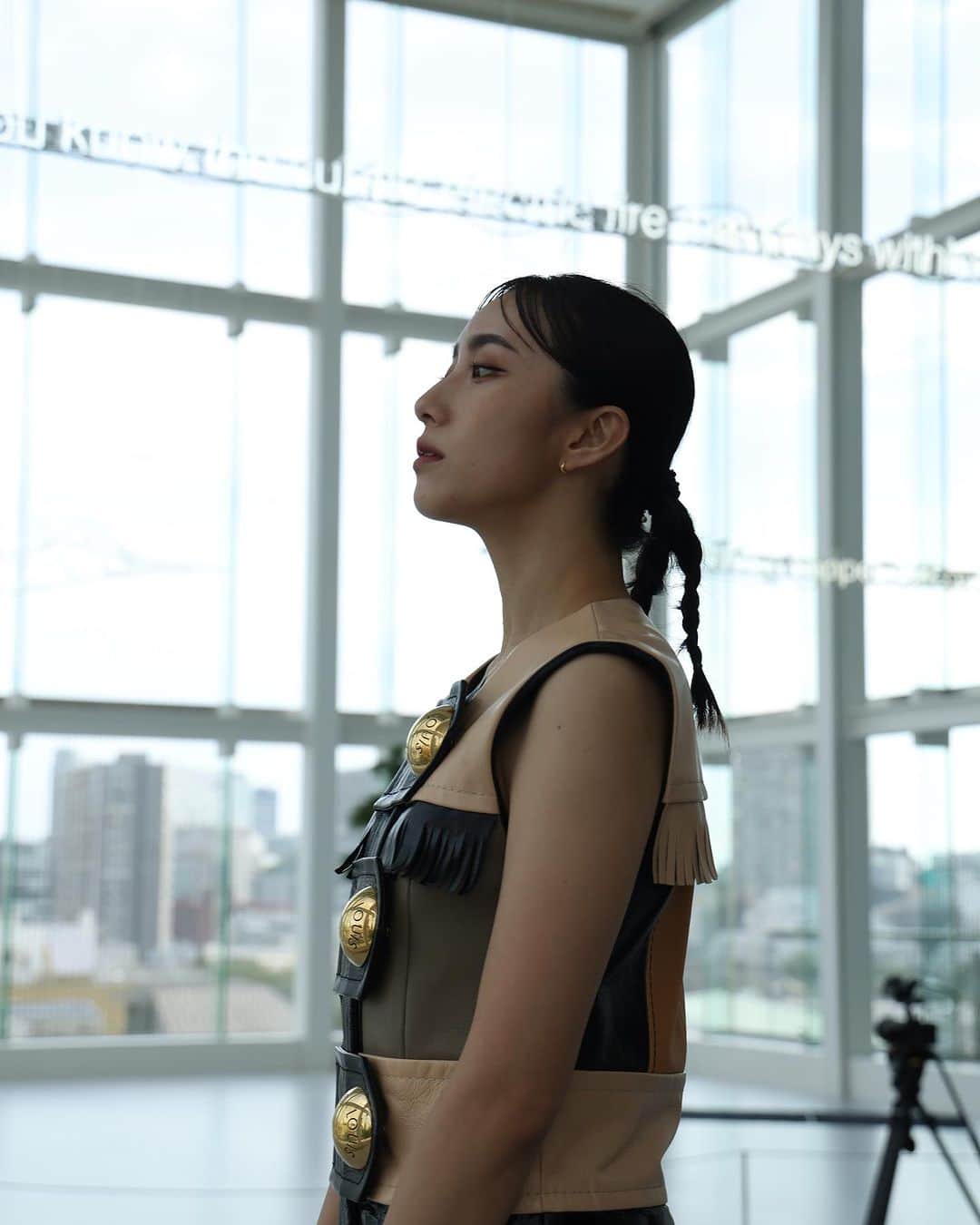 中田クルミのインスタグラム：「CERITH WYN EVANS exhibition エスパス ルイ･ヴィトン東京 2023年7月20日(木)より2024年1月8日(月)まで🌬️  @louisvuitton  @fondationlv #EspaceLv #CollectionFLV #FondationLouisVuitton」
