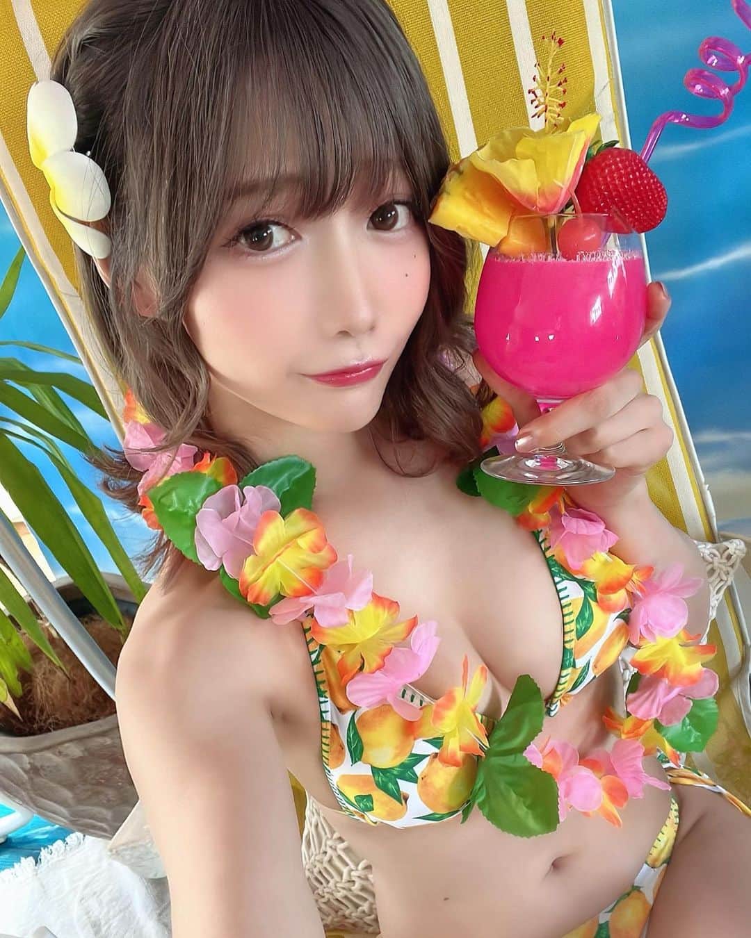 篠原みなみのインスタグラム：「全部夏のせい🌴💗 . . .  現在発売ヤングガンガンの 表紙&巻頭にPPEガールズのおうちサマー グラビアが載っています🎐  特大ポスターがついてくるので ぜひげつとしてね！💗  こちらアンケートは明日までです！📢 ぜひご協力お願いします！  amzn.asia/d/4zDAHB0  . . . #篠原みなみ #ヤングガンガン #水着 #夏 #グラビア #gravure #summer #bikini #hip #japanese #asiangirls」