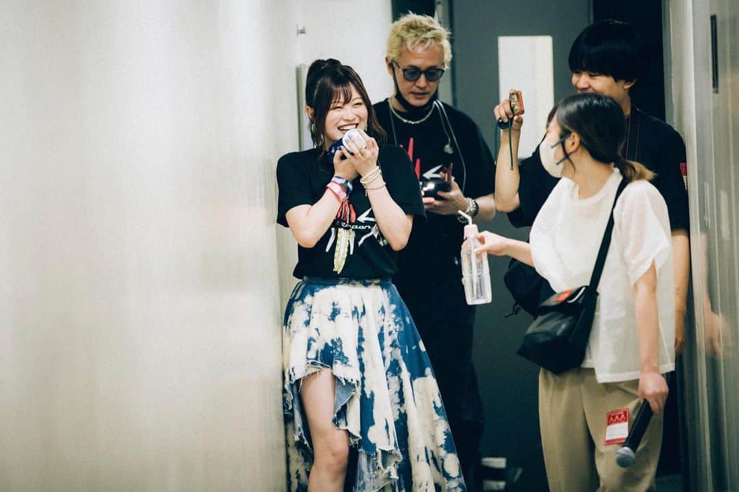 鈴木このみのインスタグラム：「blogを更新したよ✍️  「鈴木このみ Standing Live 2023  〜CALL&RESPONSE〜」  https://www.konomi-suzuki.net/posts/blog  🍔🍔NEXT LIVE🍔🍔  11/5(日) EX THEATER ROPPONGI  「鈴木このみ Birthday Live 2023 〜CHEERS BURGER〜」  チケット最速先行受付中🎫  お誕生日当日のライブ！ #このみんバーガー お楽しみに〜っ！  #ライブ終演後の写真📸」