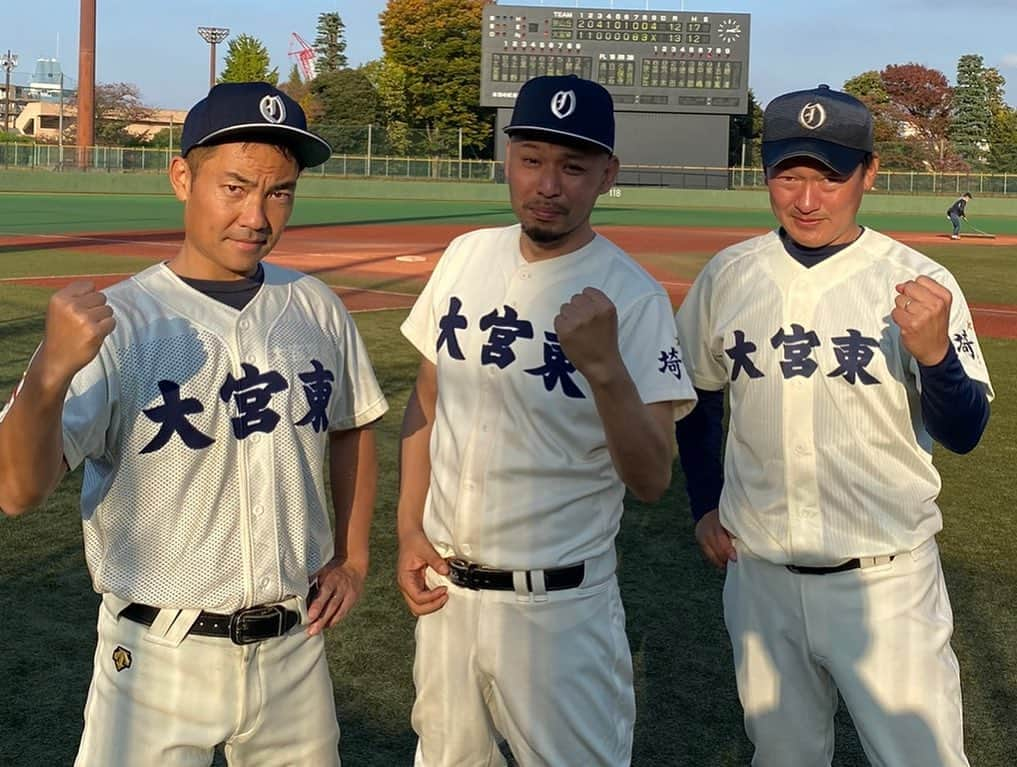 大江健次さんのインスタグラム写真 - (大江健次Instagram)「熱い夏がはじまってます⚾️ 我が母校大宮東高校は1990年以来の 夏の甲子園に向け戦っております🔥 球場に応援行かなきゃ📣  そんなわたくしですが、 なんと来週の月曜日、大宮は七里の神社の夏祭りに こりゃめでてーなで参戦します🔥 大昔、東高校の学園祭に呼んで頂いた事はあったのですが、 それ以来、ある意味凱旋です笑。  来れる方は是非ご一報を🎯  ある日の草野球にて、 大宮東高校野球部のOBの打席を載せときます😆  #こりゃめでてーな #mckj #大宮東 #野球部 #上野 #蔦原 #闘志なき者は去れ #ヒェ」7月19日 22時58分 - mckj_hagestagram