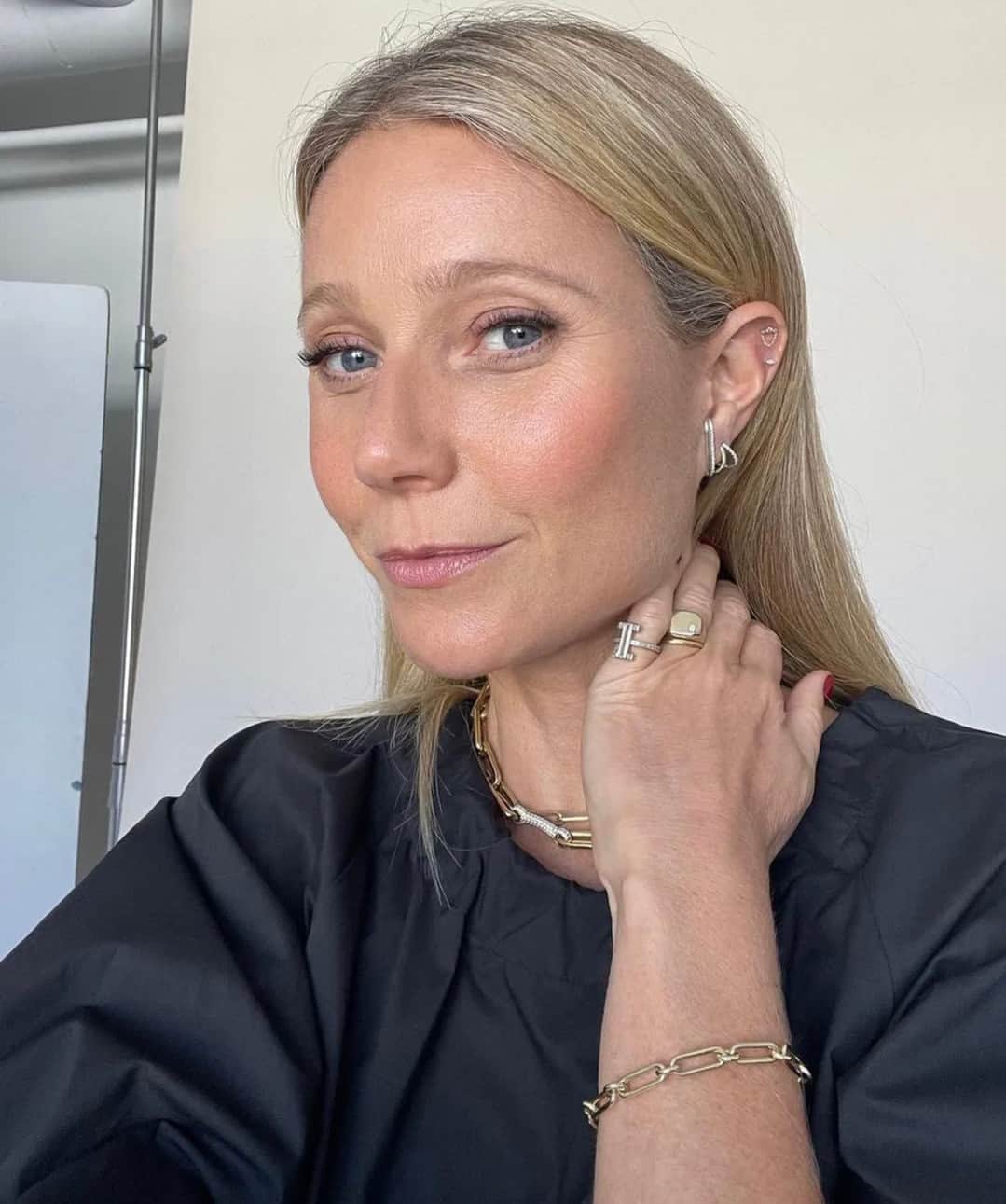 Vogue Beautyさんのインスタグラム写真 - (Vogue BeautyInstagram)「How does Gwyneth Paltrow relax after work? "I don’t know—I need help figuring it out! I try to get out of my head and stop thinking about work," she says. Relateable, much? At the link in our bio, @gwynethpaltrow opens up about the realities of her routine—including the impossible challenge of signing off at the end of the day—and her latest wellness tricks.」7月19日 23時00分 - voguebeauty