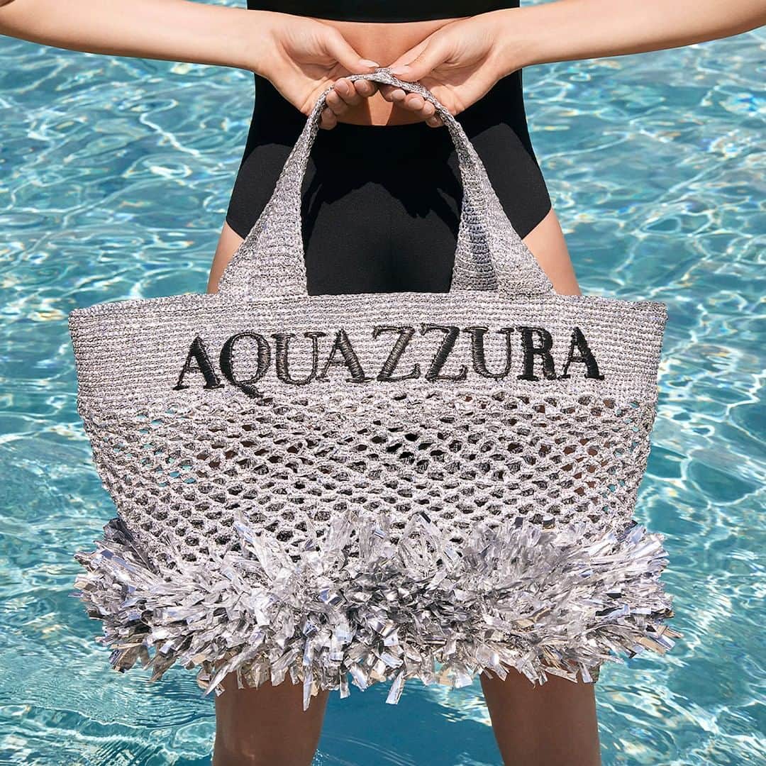 Aquazzuraのインスタグラム：「Beach bags, reimagined. Say Hi to Woven Disco Tote Large and enhance your summery edit with iconic accessories, set to become your perfect companion from day to night!   #AQUAZZURA #AQUAZZURABags」