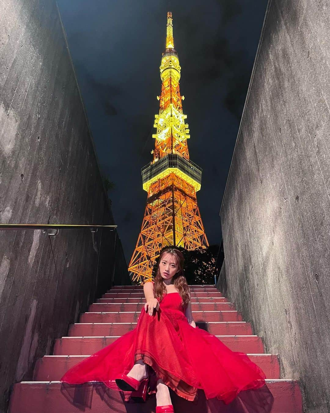 向井地美音のインスタグラム：「* 発売まであと1日🗼❤️ #向井地美音1st写真集」